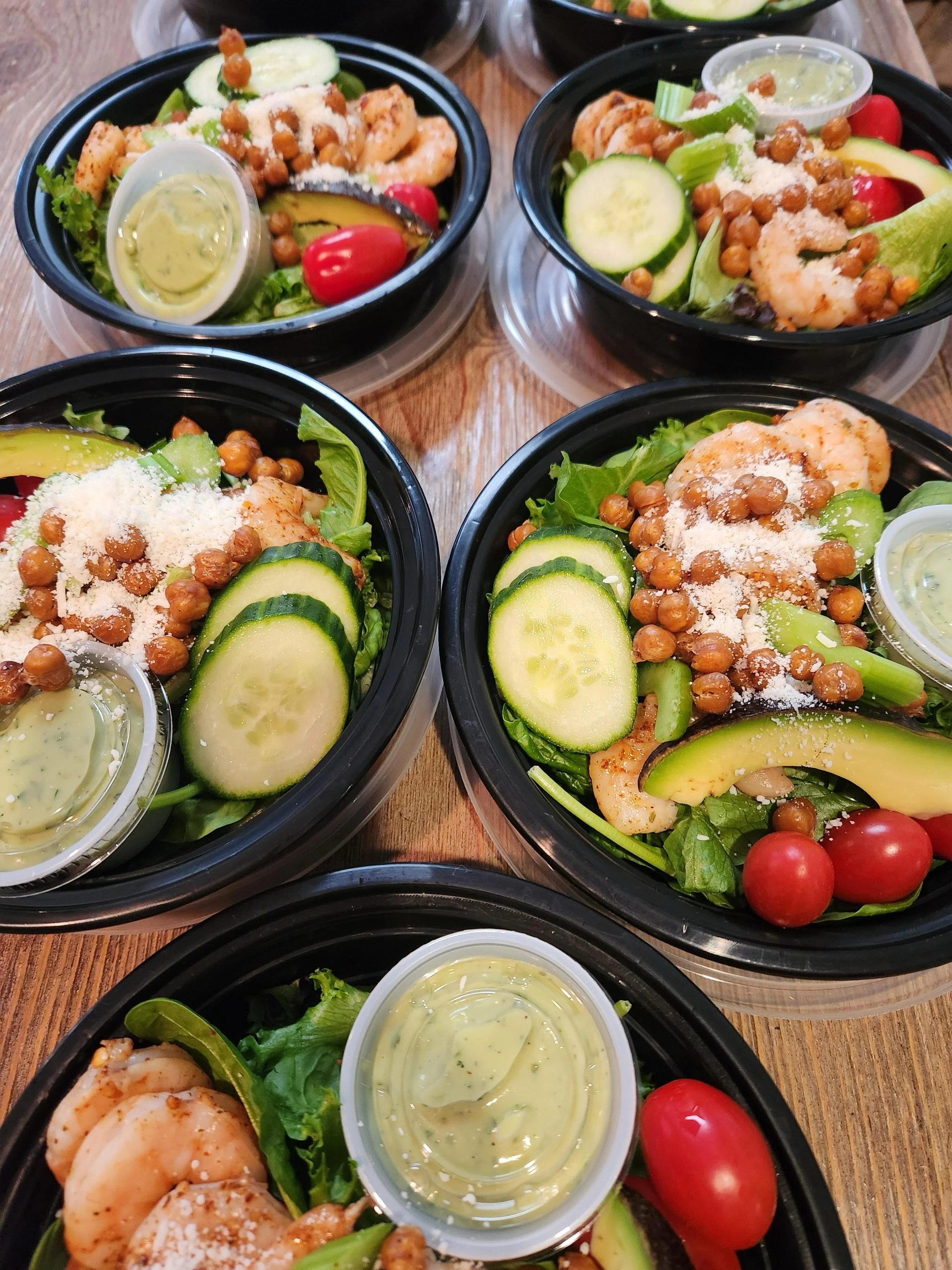 An absolutely delicious lineup of REAL FOOD😍💚
Tanya spent yesterday in the kitchen and sent these beautiful meals out to 17 amazing clients!

Which meal are you most looking forward to? Let us know below⬇️

#mealprep #freshmeal #healthyfood #protei