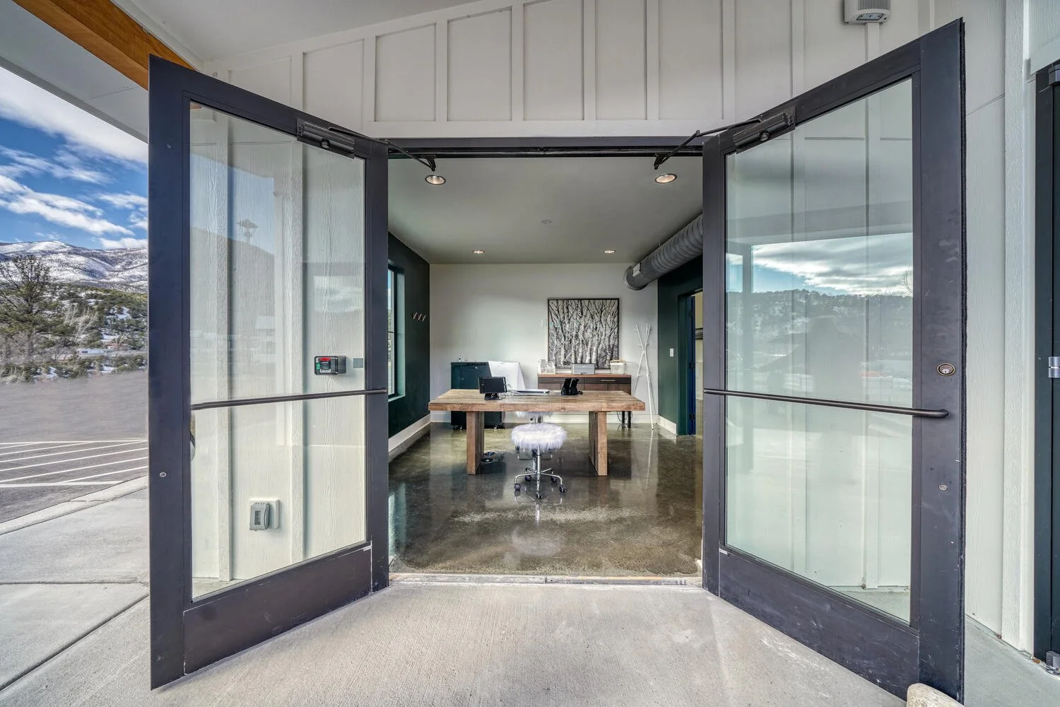 Front Entry-041-081-1500x1000.jpg