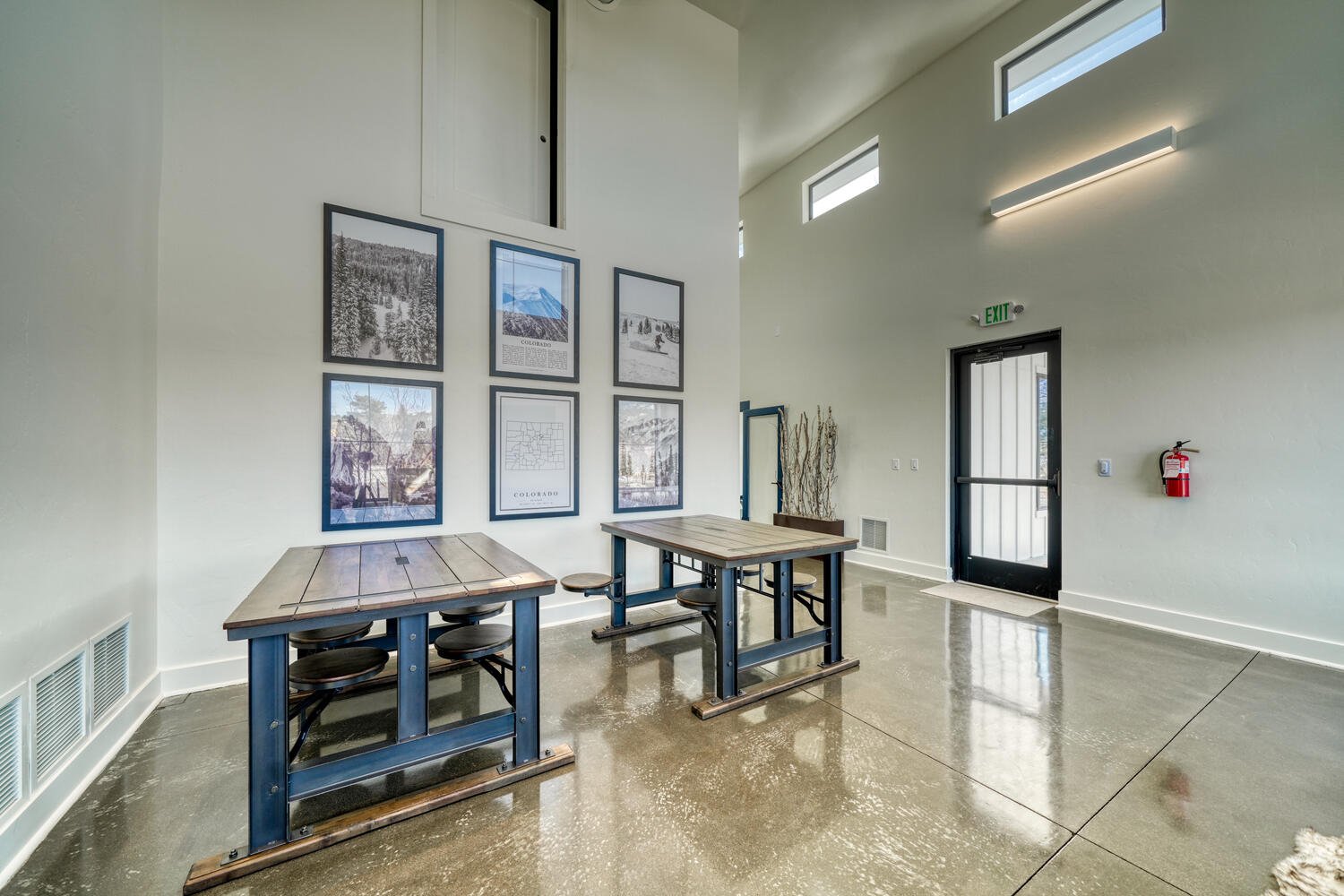 Group Room-064-042-1500x1000.jpg