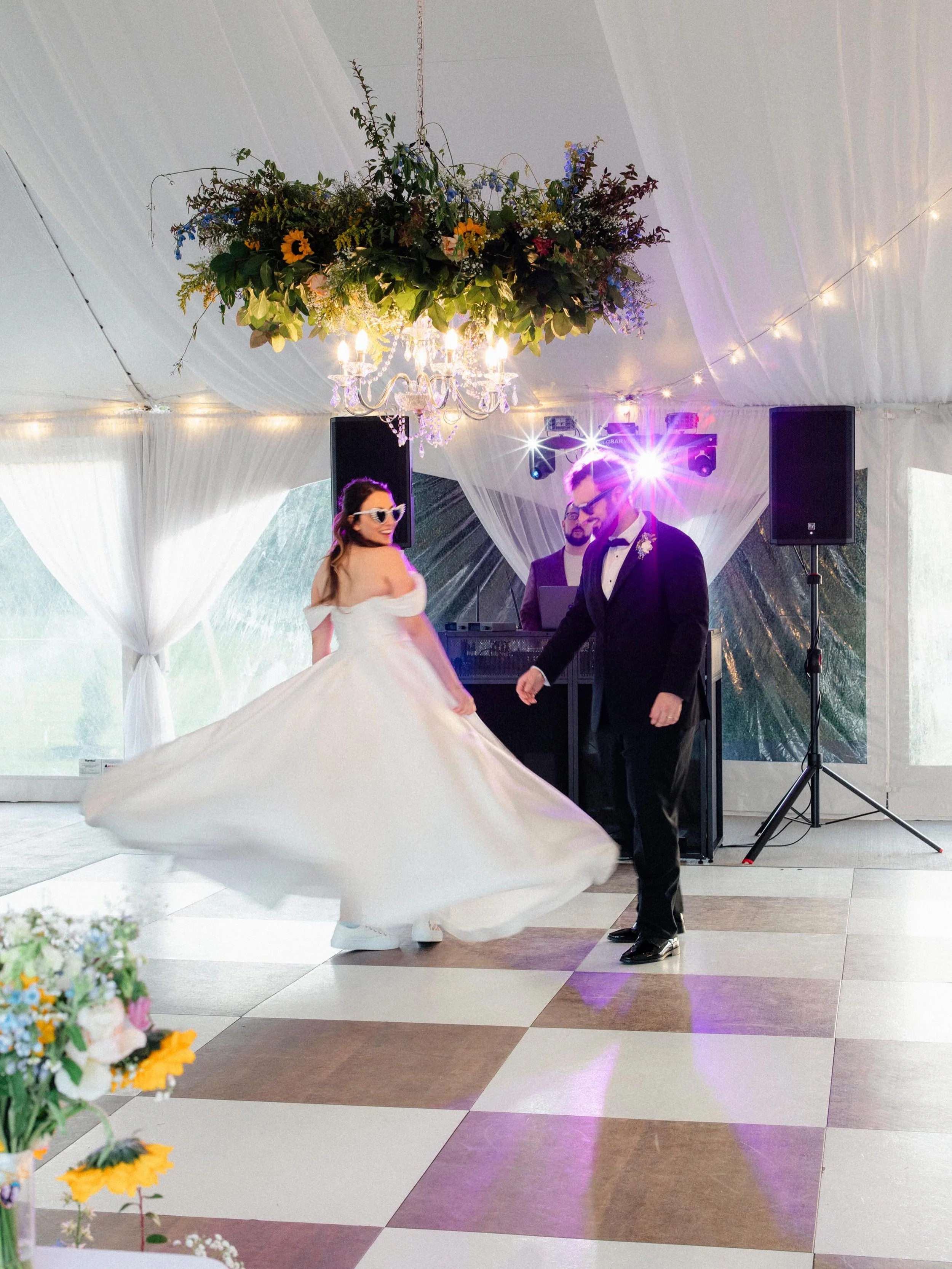 Scott and Mae tearing up the dance floor, as they should 👏🏻🪩