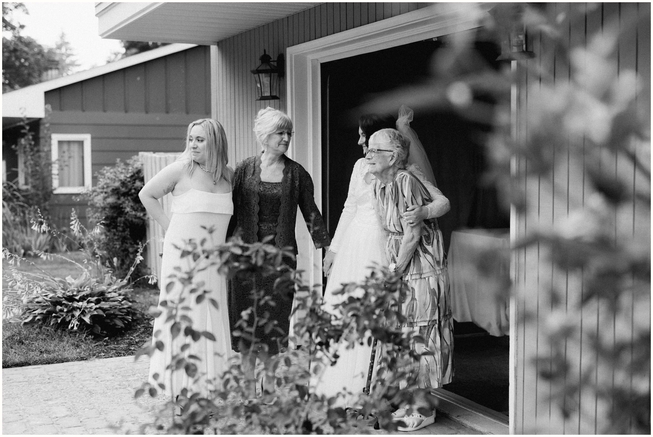 romantic wedding moments