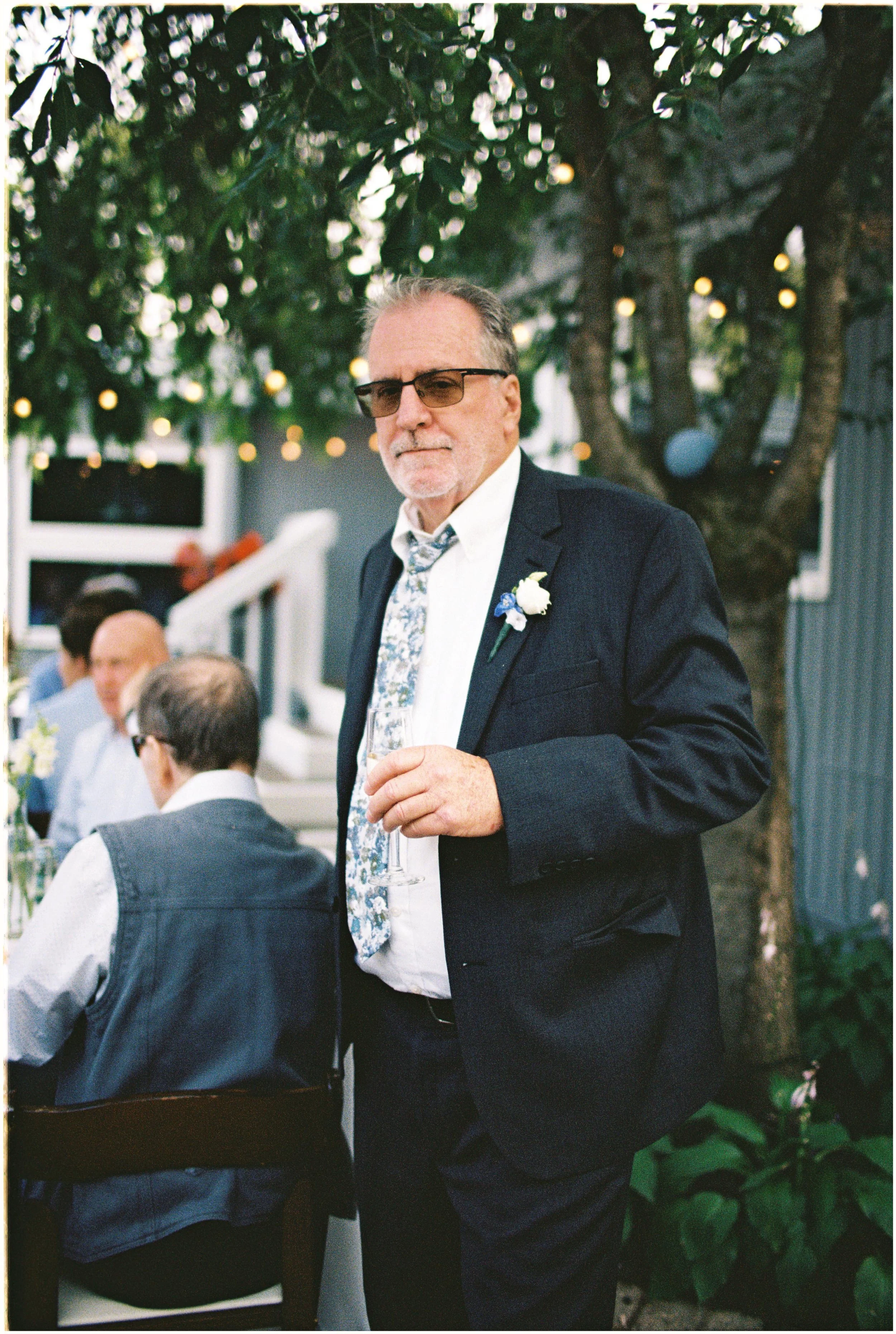 father of the bride wedding candid
