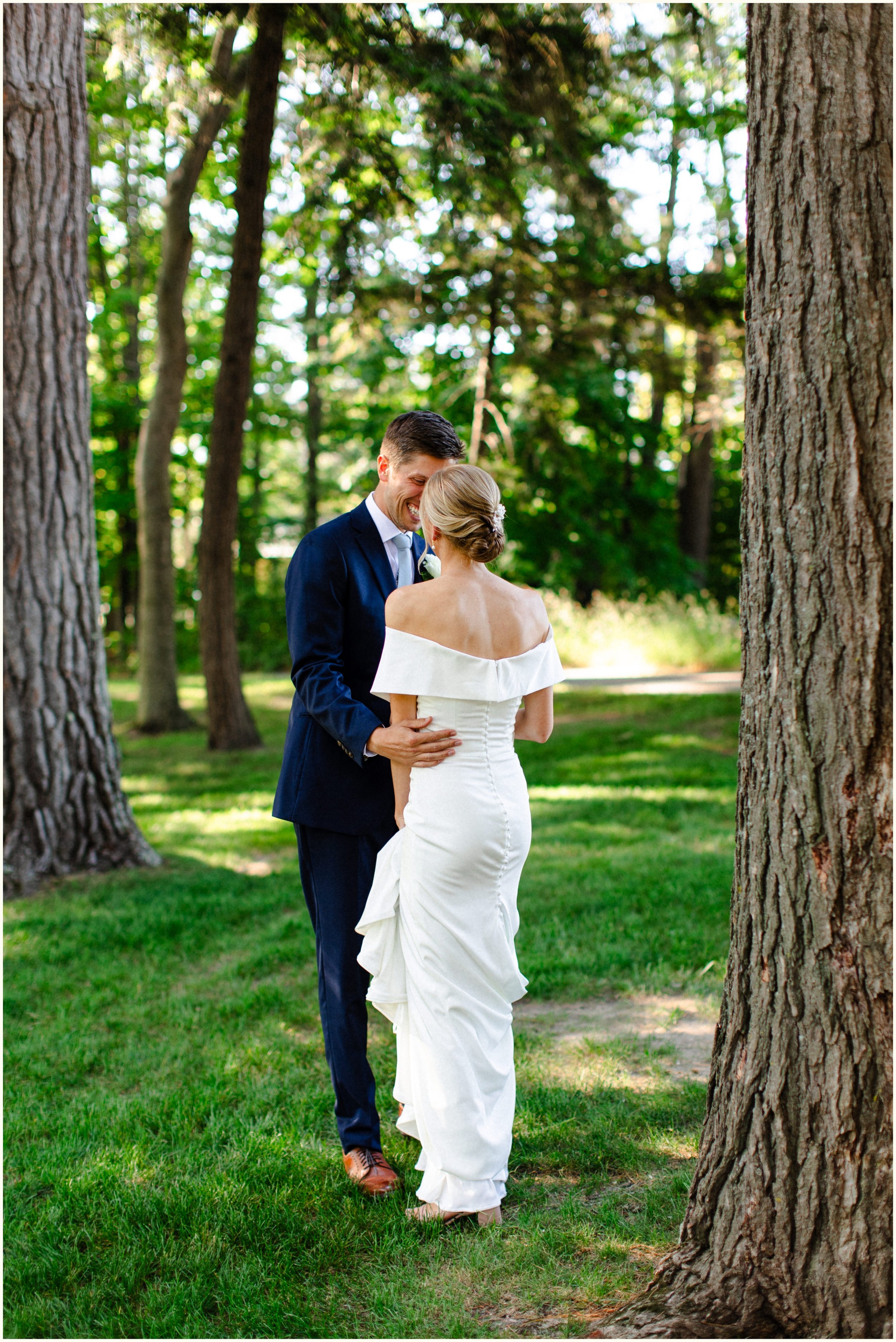 candid northern michigan wedding photographers