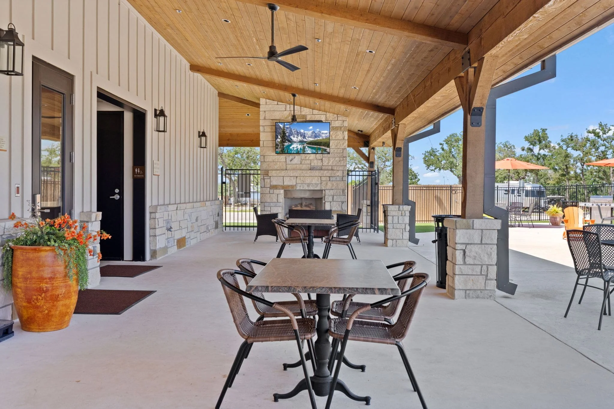 32-web-or-mls-3255-s-state-hwy-16-min.jpg