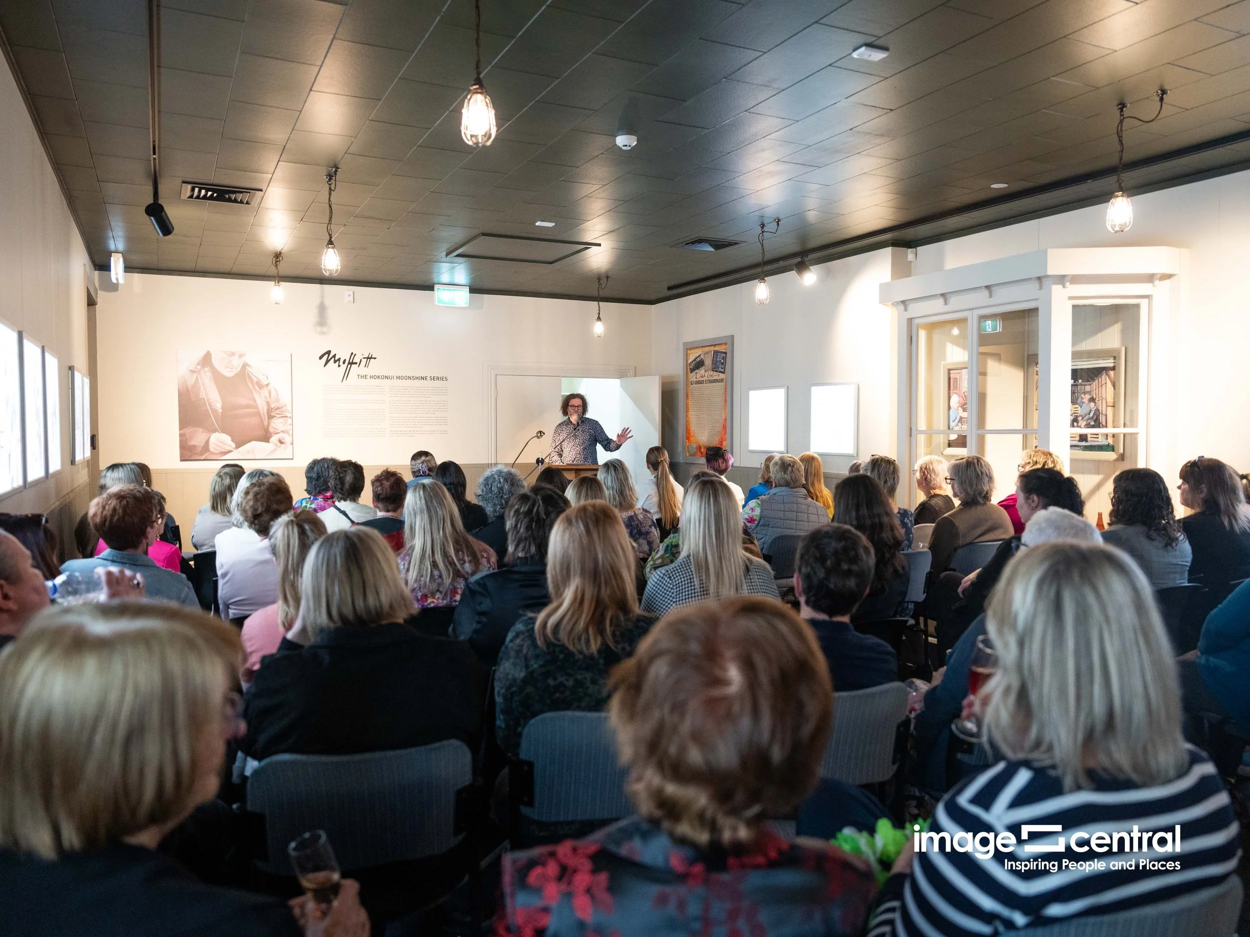 MC, Jim Geddes Eastern Southland Art Gallery Curator. Networking Drinks, Wednesday, 15th October 2025.  Inspiring Wahine Conference 15-17 October 2025.  Gore, Southland Croydon Lodge, © Copyright images Clare Toia-Bailey / www.image-central.co.nz