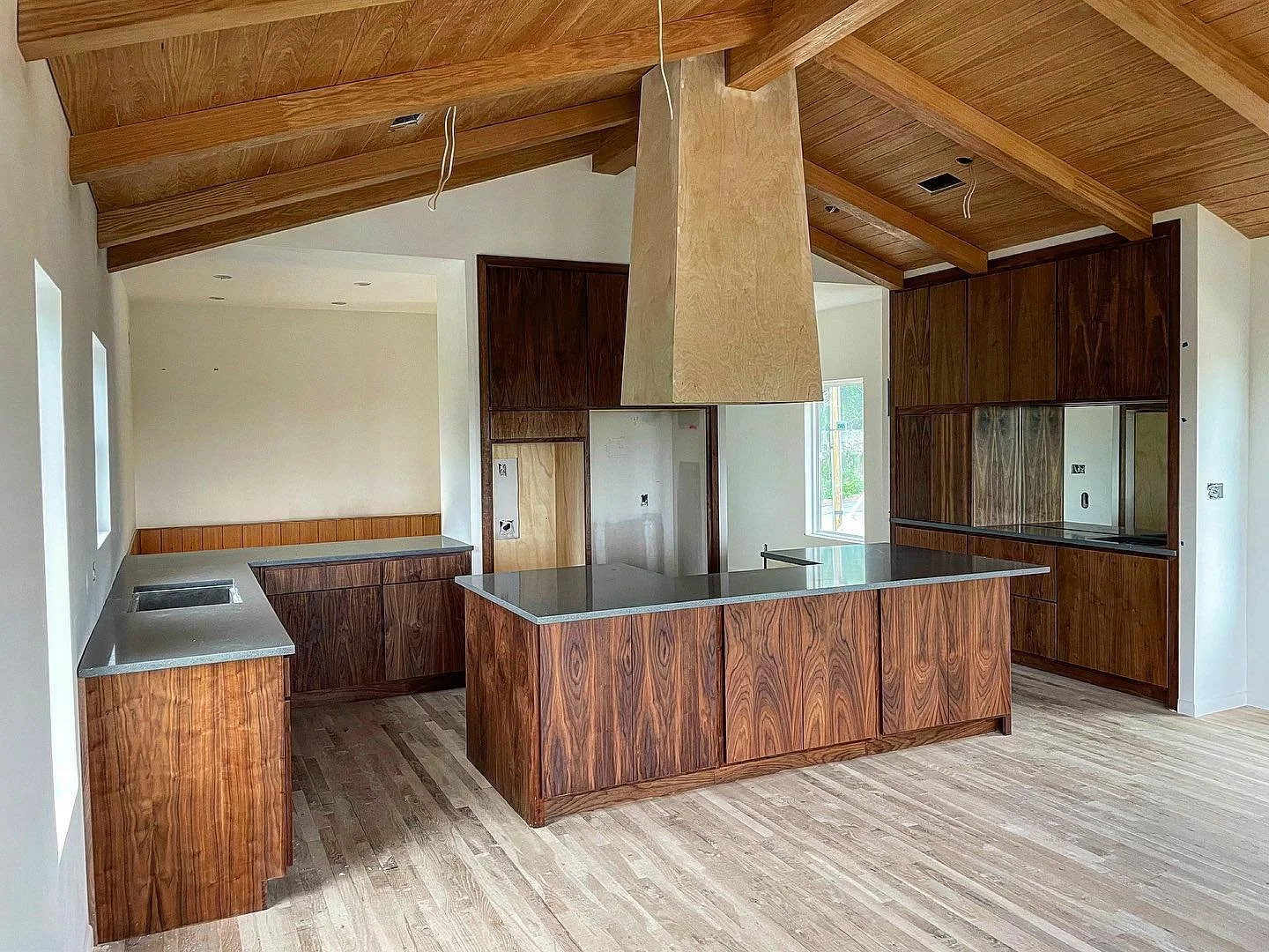 At our latest custom build, we&rsquo;ve incorporated some incredible custom walnut cabinetry and brought in vintage touches from the 70&rsquo;s and 80&rsquo;s, like a floating hood and mirrored wet bar.

#cabinetmaker #woodworking #woodwork #woodwork