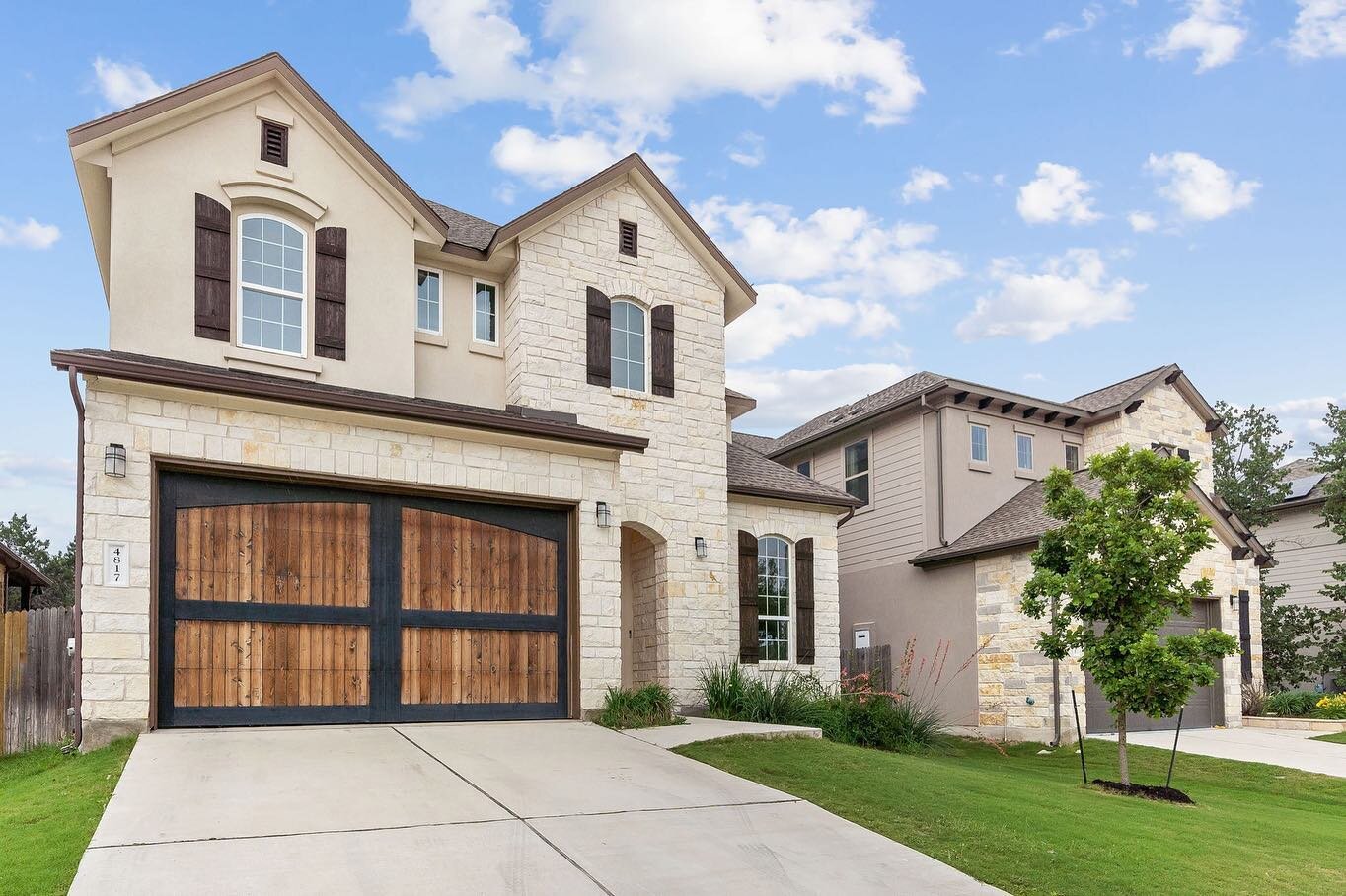 Just listed in Southwest Austin&rsquo;s highly desirable Circle C location! $949,000.

Beautiful 4-bedroom greenbelt home in Circle C Ranch's Grey Rock Ridge subdivision. Interior is immaculate, with wood-look tile floors, high ceilings, and recessed