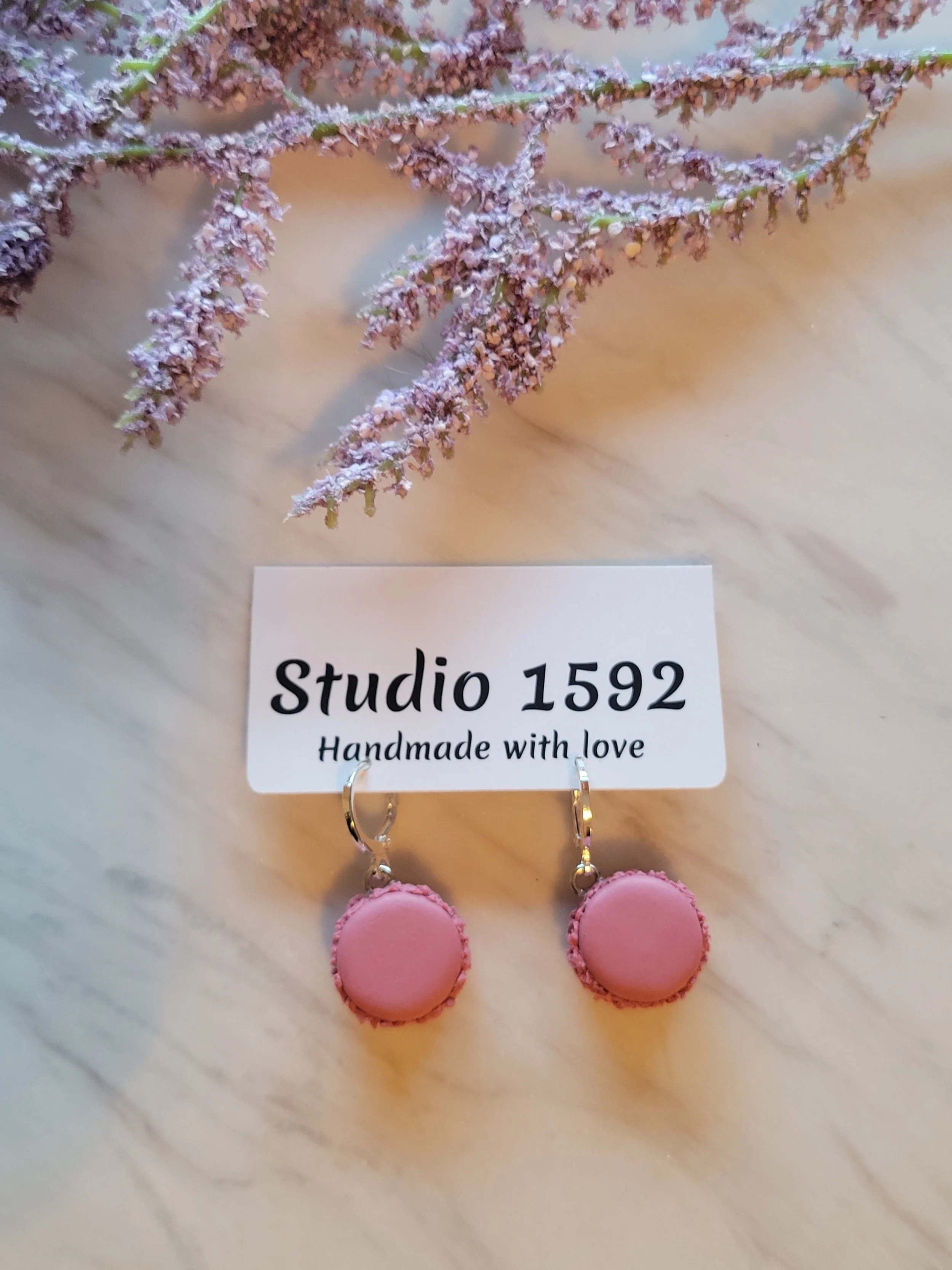 Raspberry macarons 1.jpg