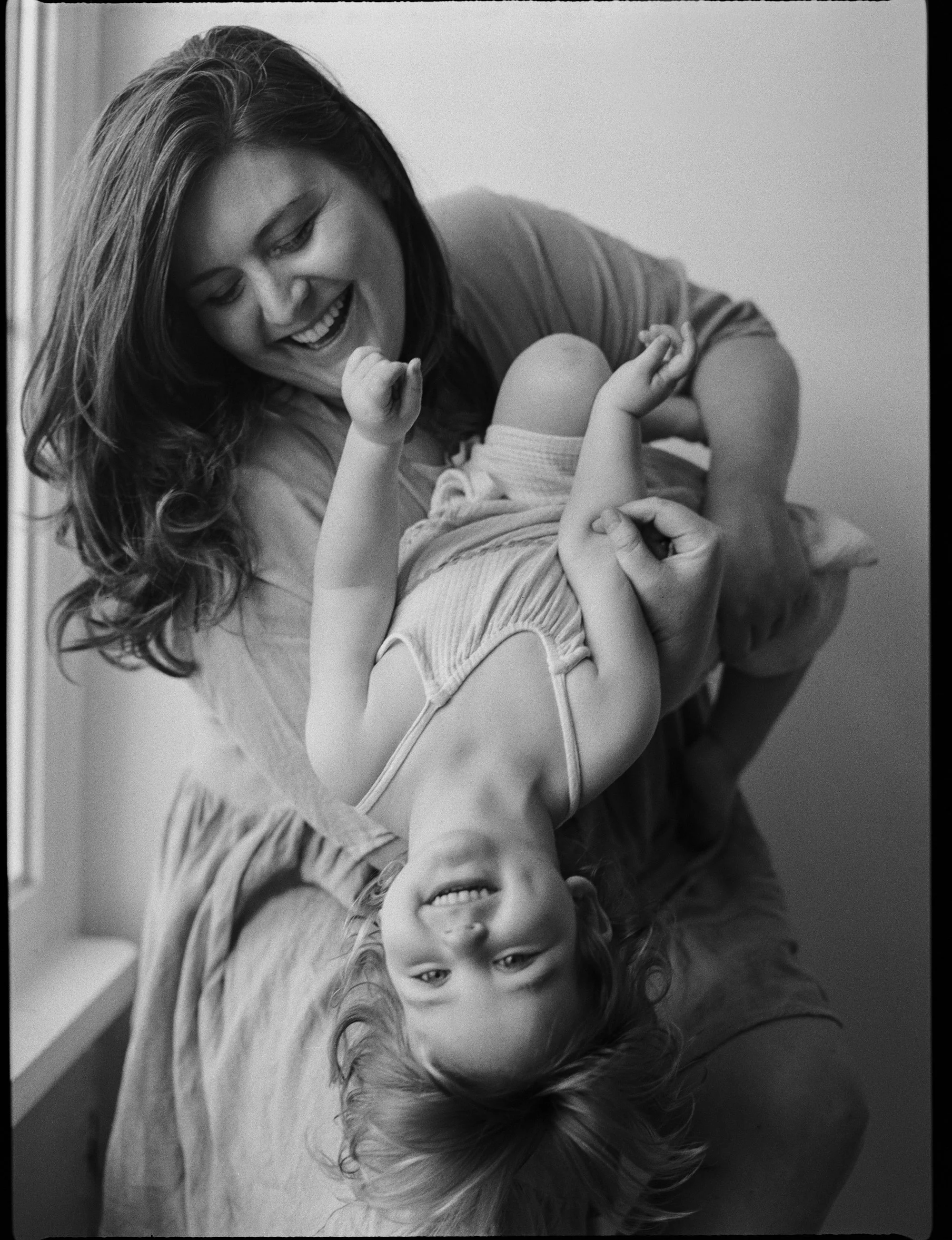 AndieFamilySession_JG_May2025_0047_LR.jpg