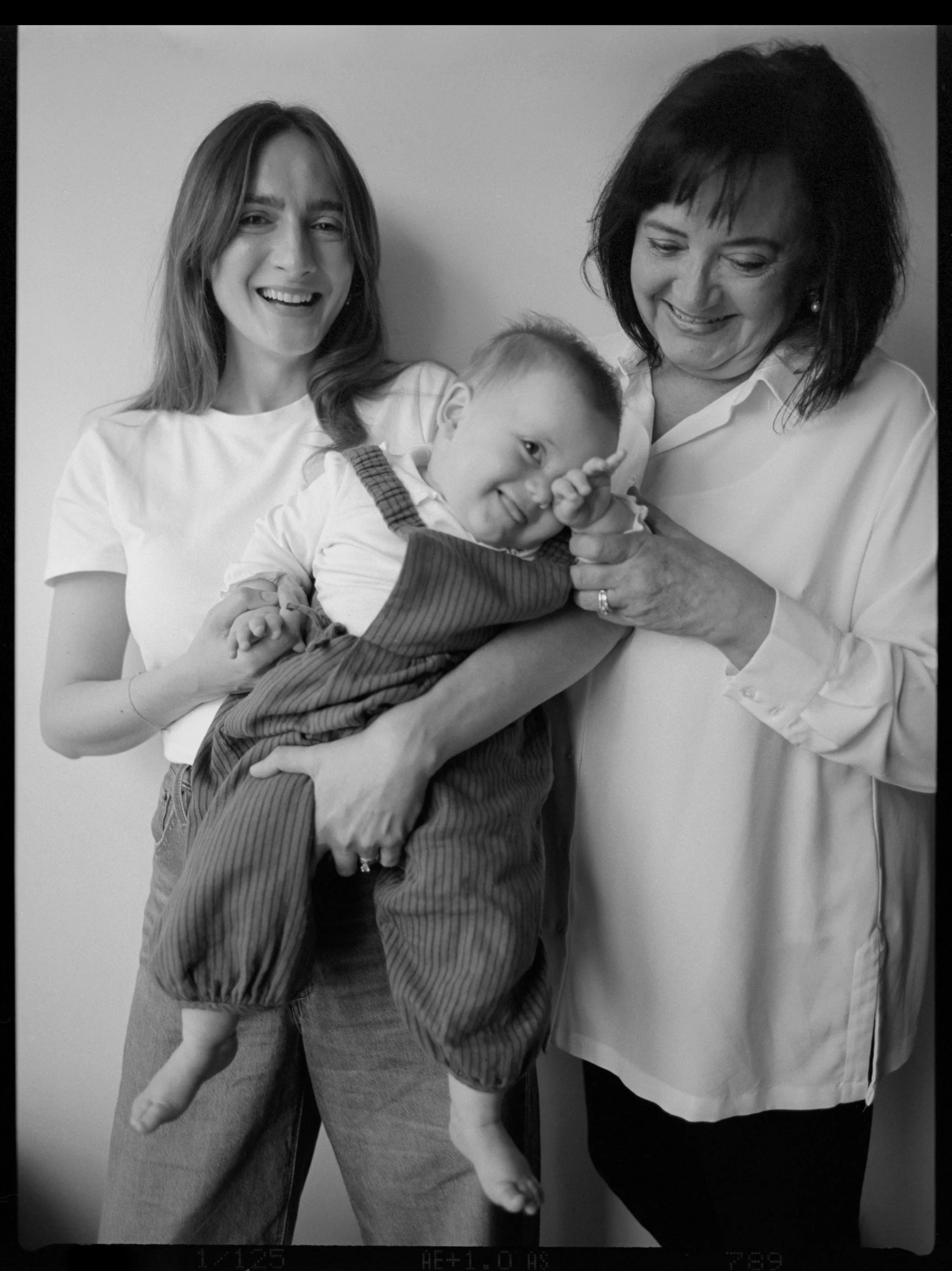 OliviaM_BWMothersDay26_050_LR.jpg