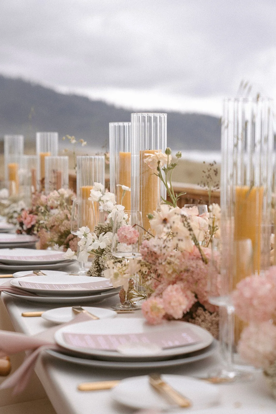 KELSEYANDANDY-oregonwedding-neskowin-ourplaace-tablescape-madelinerosephotographyco-13_websize.jpg