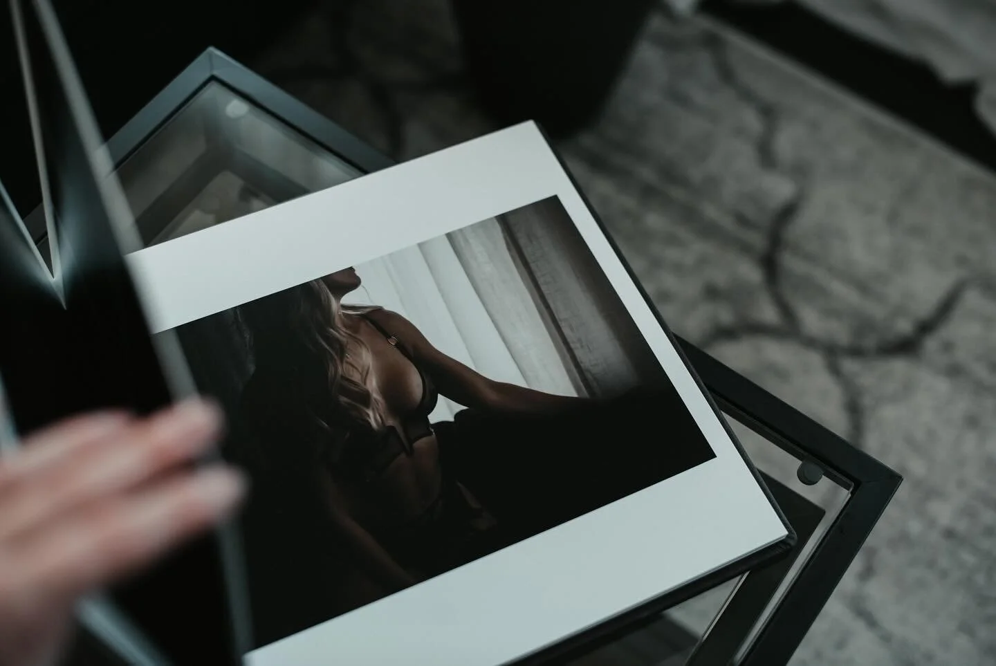 Hva &oslash;nsker du &aring; sitte igjen med etter din boudoiropplevelse? 

Digitale bilder har lett for &aring; forsvinne med tiden, og er vanskelig &aring; finne frem i gamle harddisker og gamle system. Med et fysisk album av god kvalitet er du sik