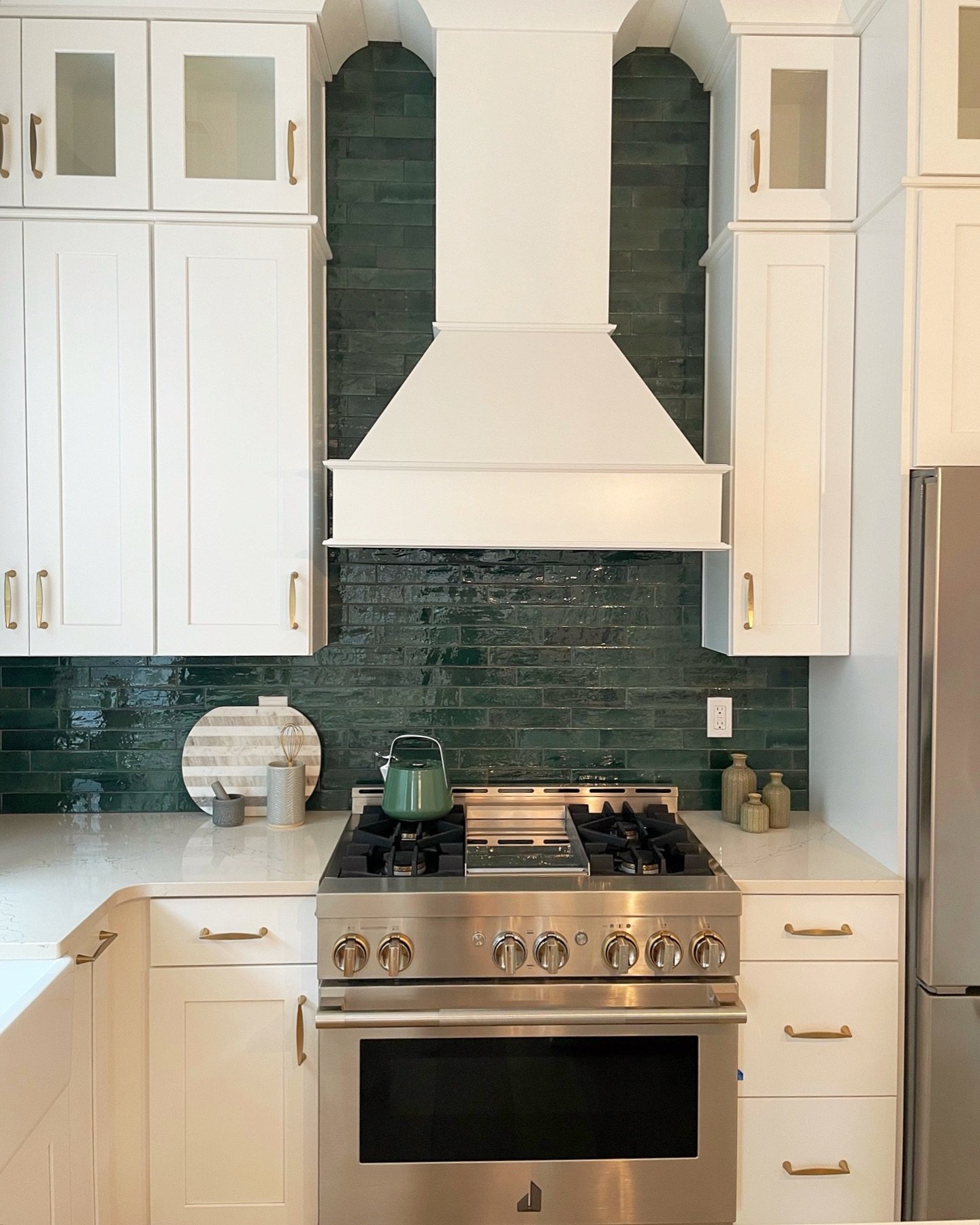 Making every moment count in this beautiful @onyxandeast townhome &mdash; loved helping a client go bold with the backsplash tile! 

#newbuild #kitchen #design #luxury #interiordesign #design #carmelin #townhome