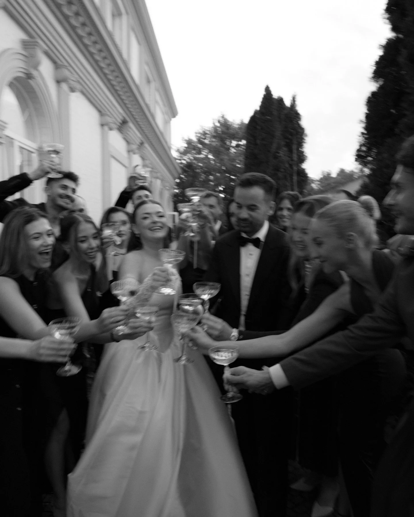 my favorite black &amp; white moments from this beautiful wedding 🤍 

videography: @closerweddingstudio 
photography: @lestorie_photography 
planner: @camillevents @camitzafilip 
venue: @opera_eventsoradea 
cocktail bar: @tabusocialbarevents 
cake &