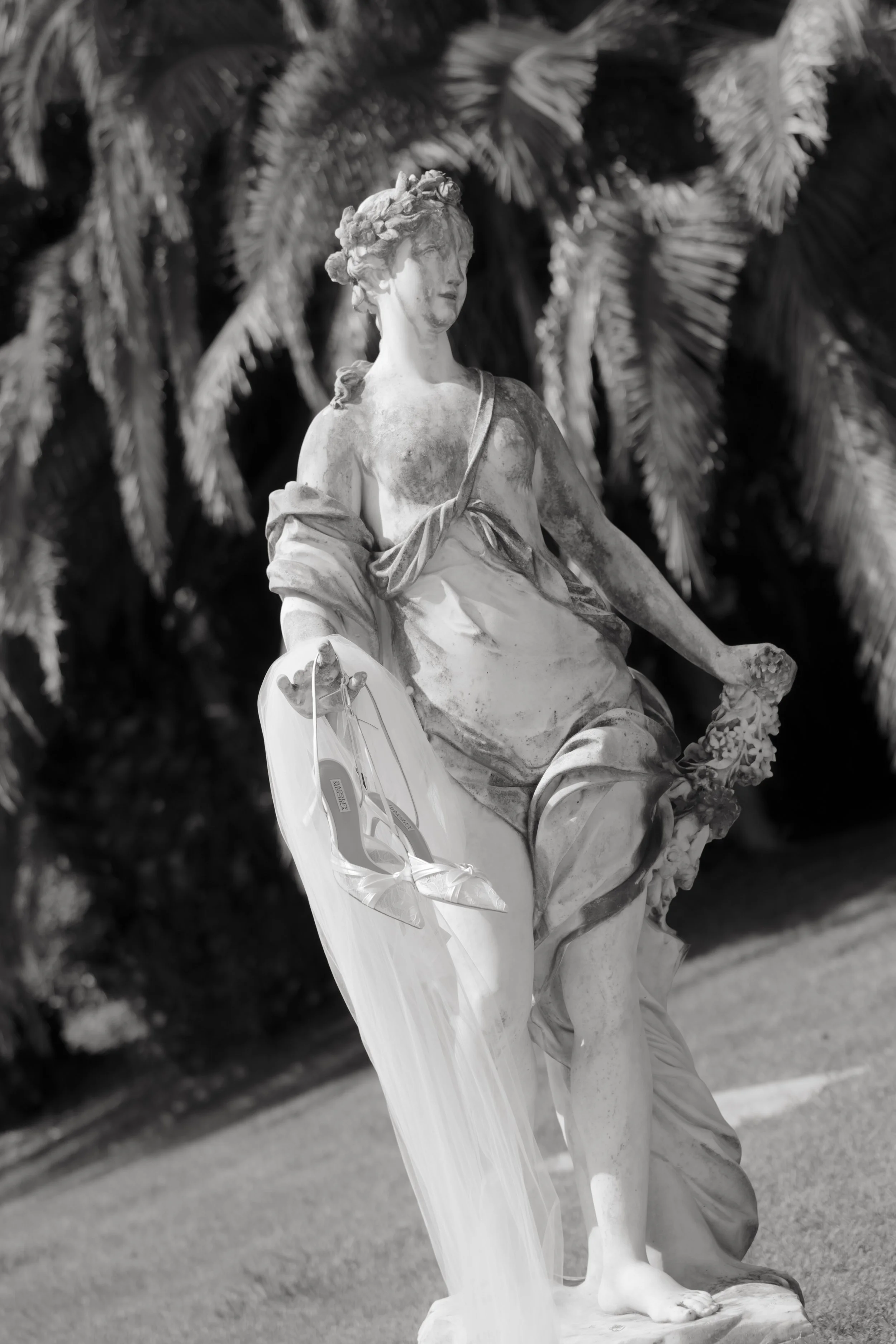 sarah_georgi_wedding_sneakpeek_by_diavoller-25.jpg