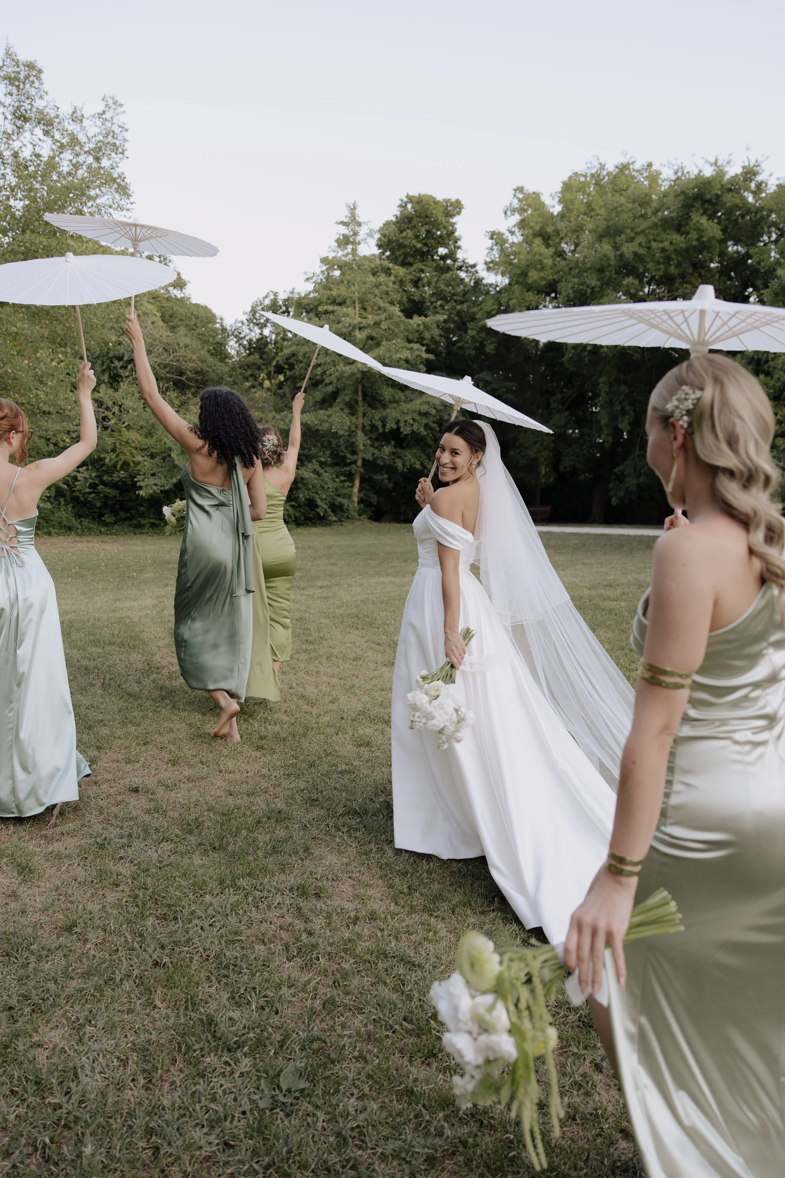 Romantic destination wedding in Hungary captured in an editorial and documentary style by Dia Voller of Le Storie Photography. Intimate moments with cinematic, authentic storytelling.