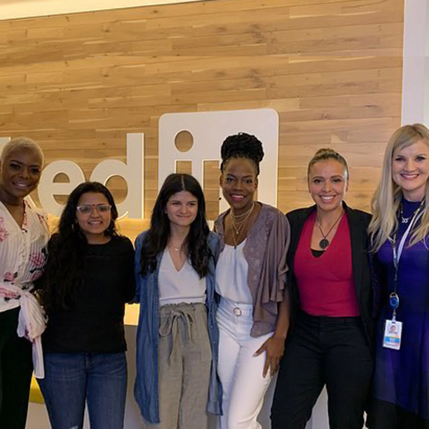 group-of-women-at-linkedin-conference