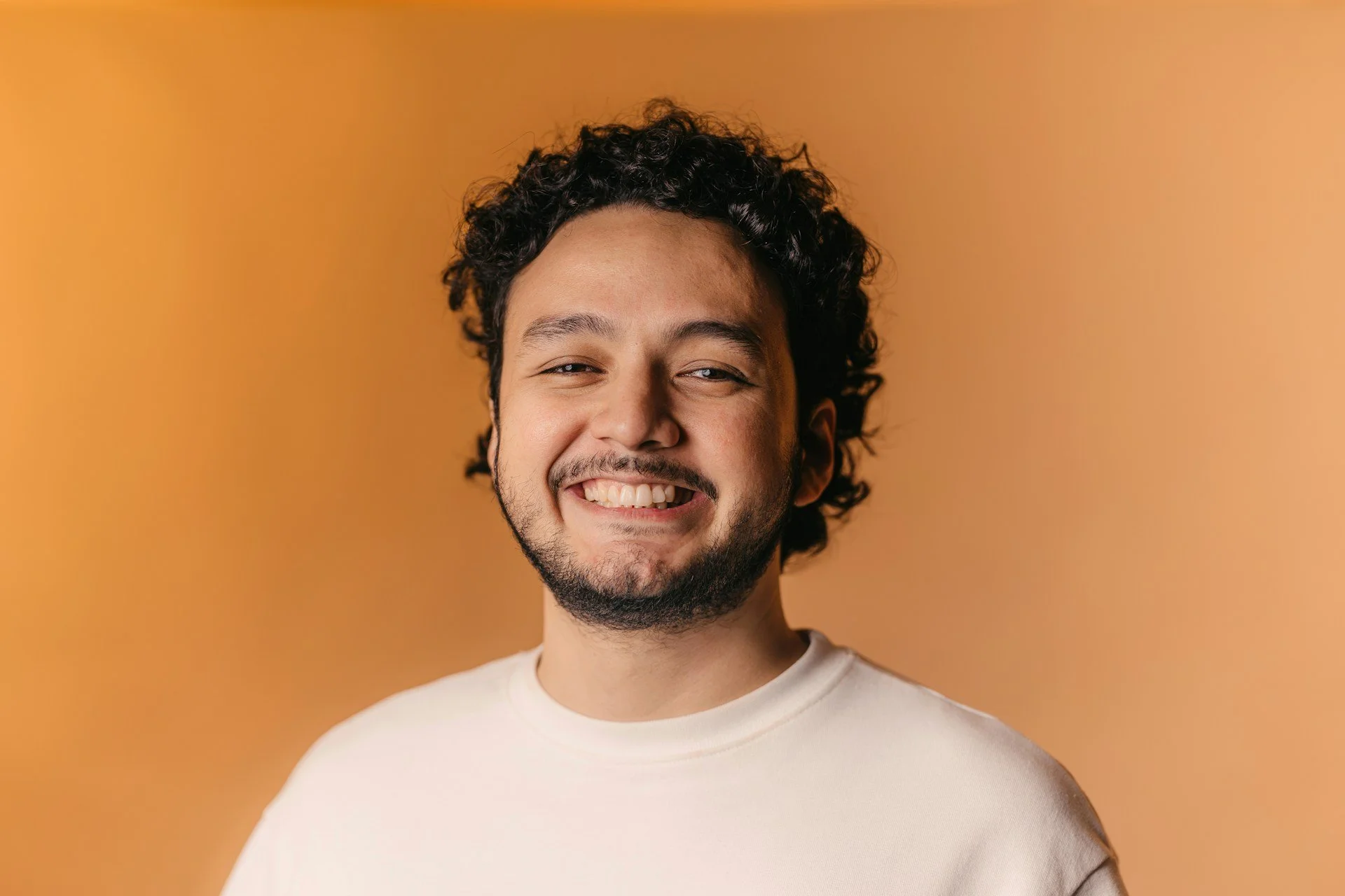 Choosing Background Colours That Complement Your Edinburgh Headshots