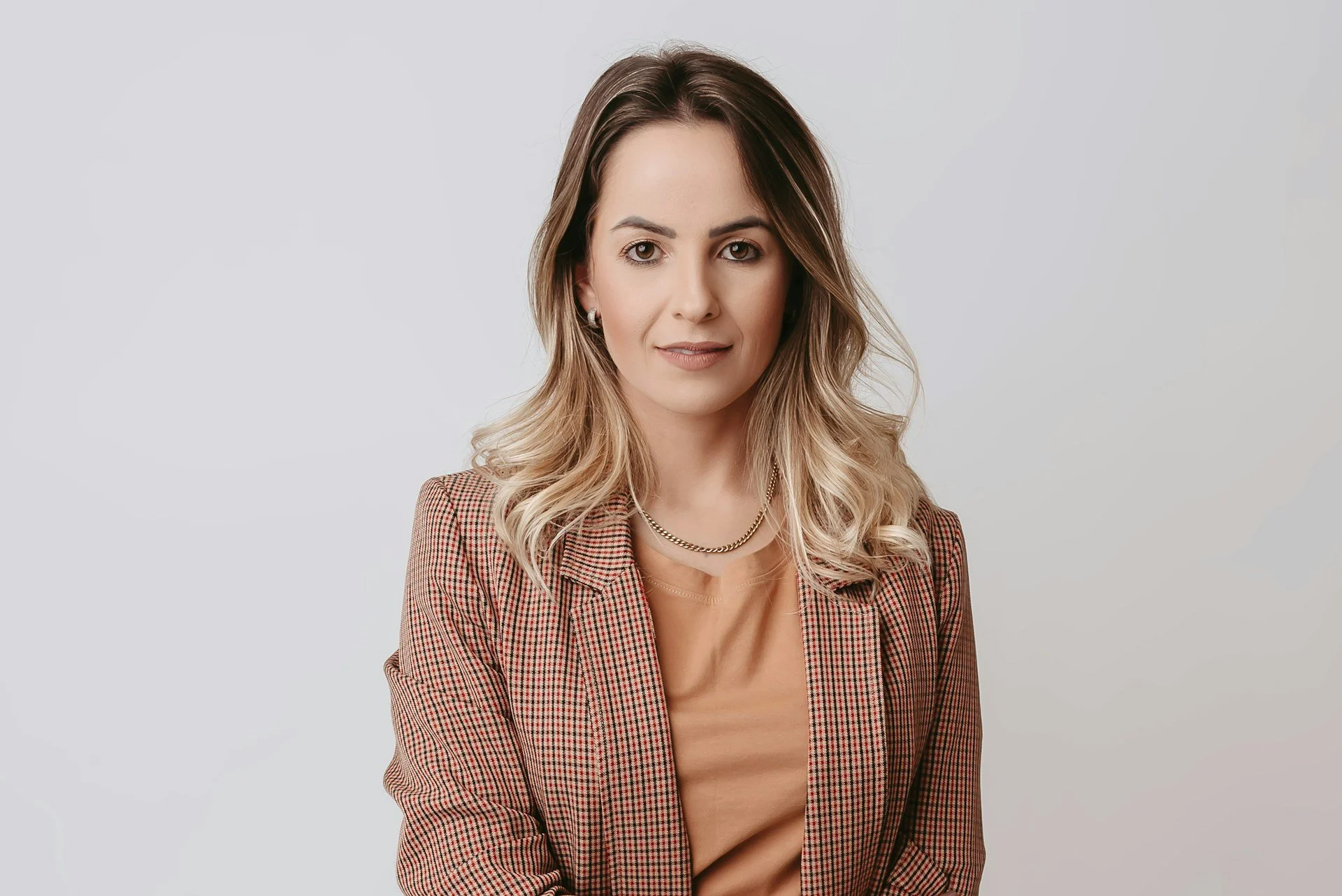 Eye Contact Secrets for Engaging Headshots in Edinburgh