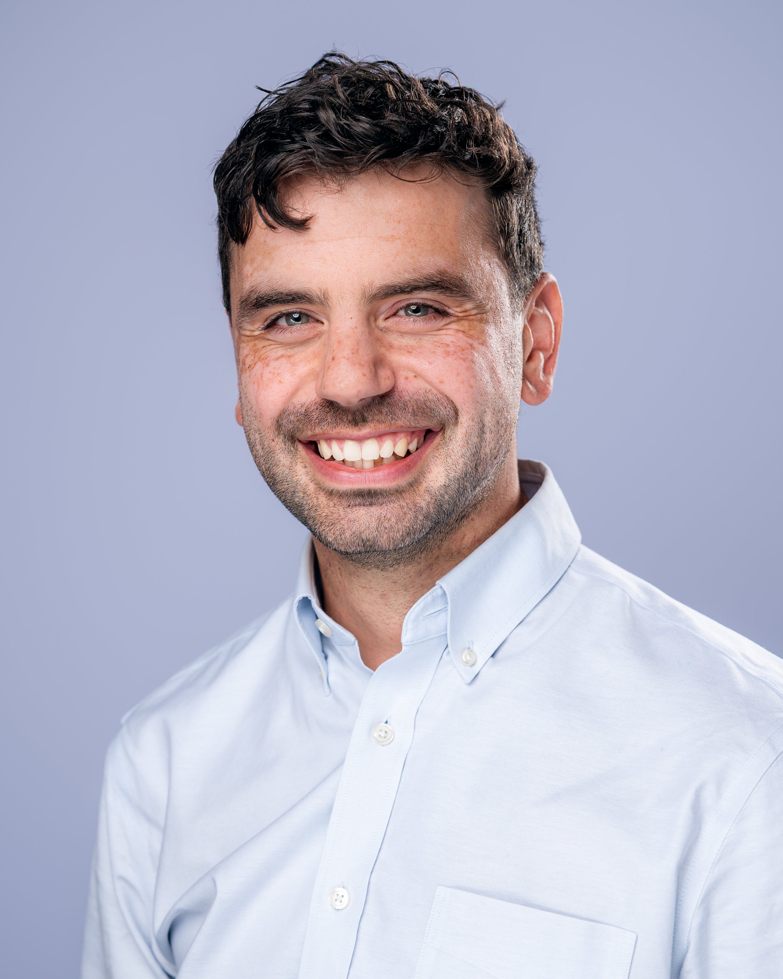 Eye Contact Secrets for Engaging Headshots in Edinburgh