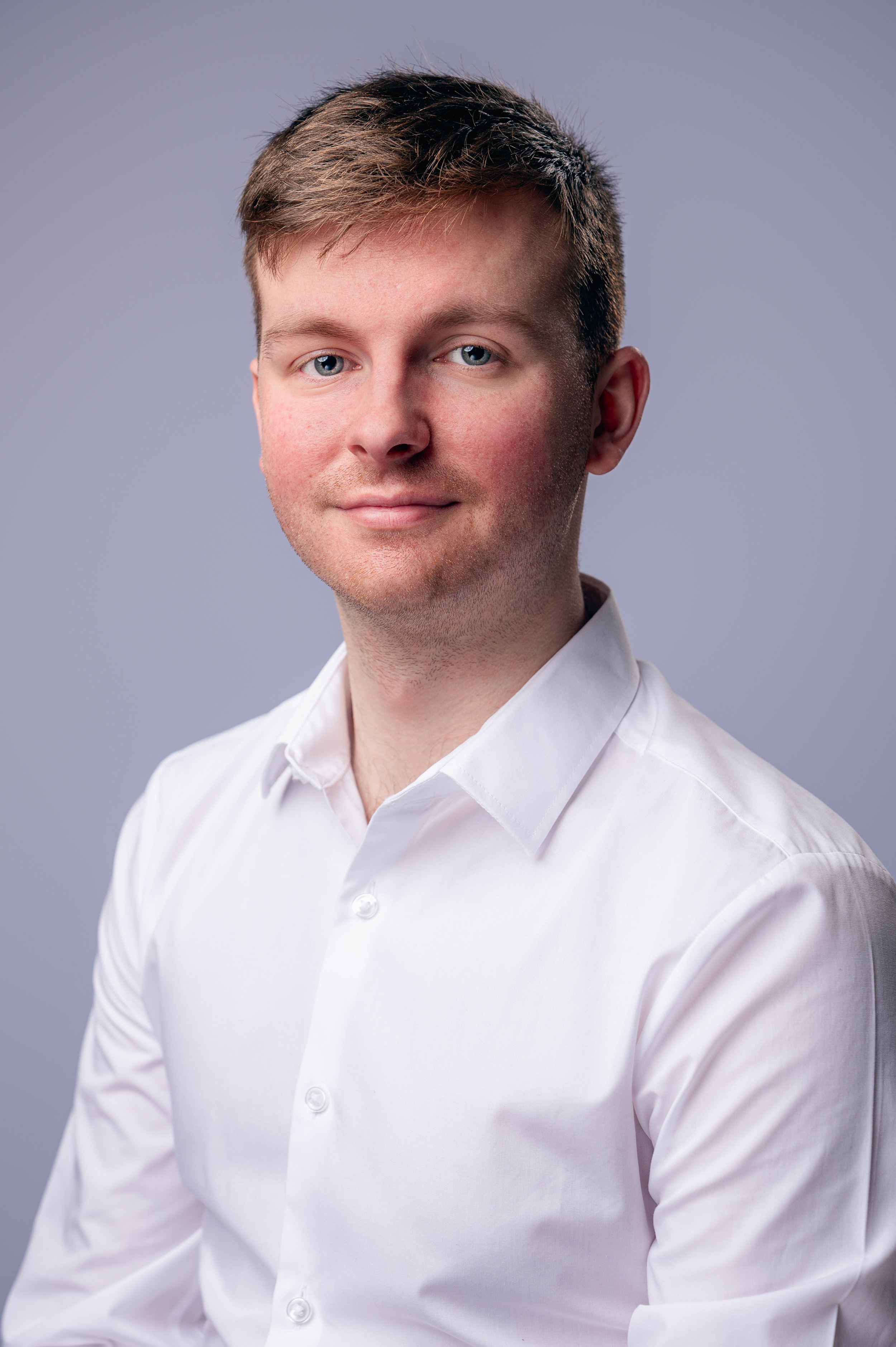 Steps to Find Your Best Angle for Edinburgh Headshots