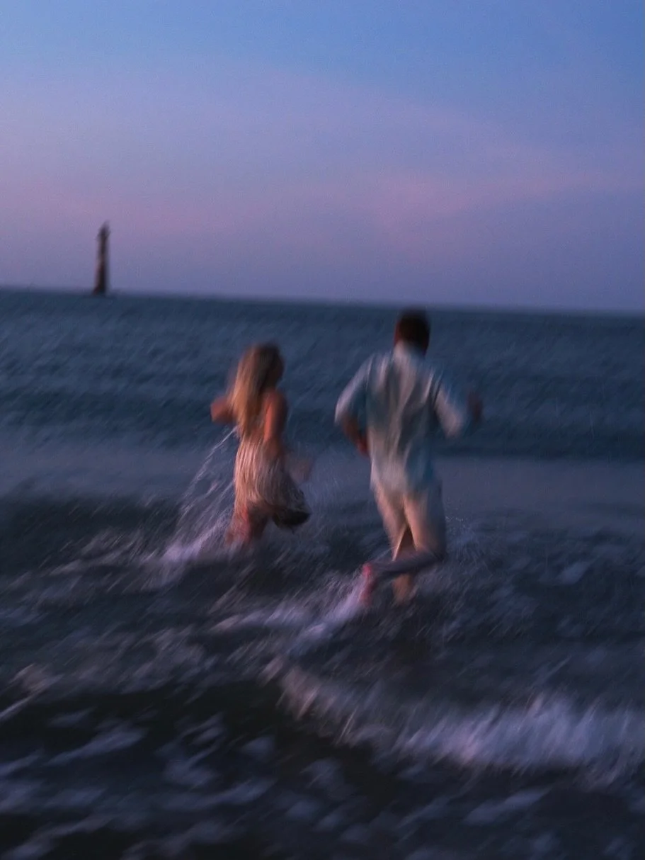 spontaneous romps in the waves >>

with love, from Folly 💌 

save this for next Valentines Day and surprise her with the perfect gift (hint: its not flowers) &hellip; or just for because

#charlestonlove #lowcountryliving #charlestonphotograph