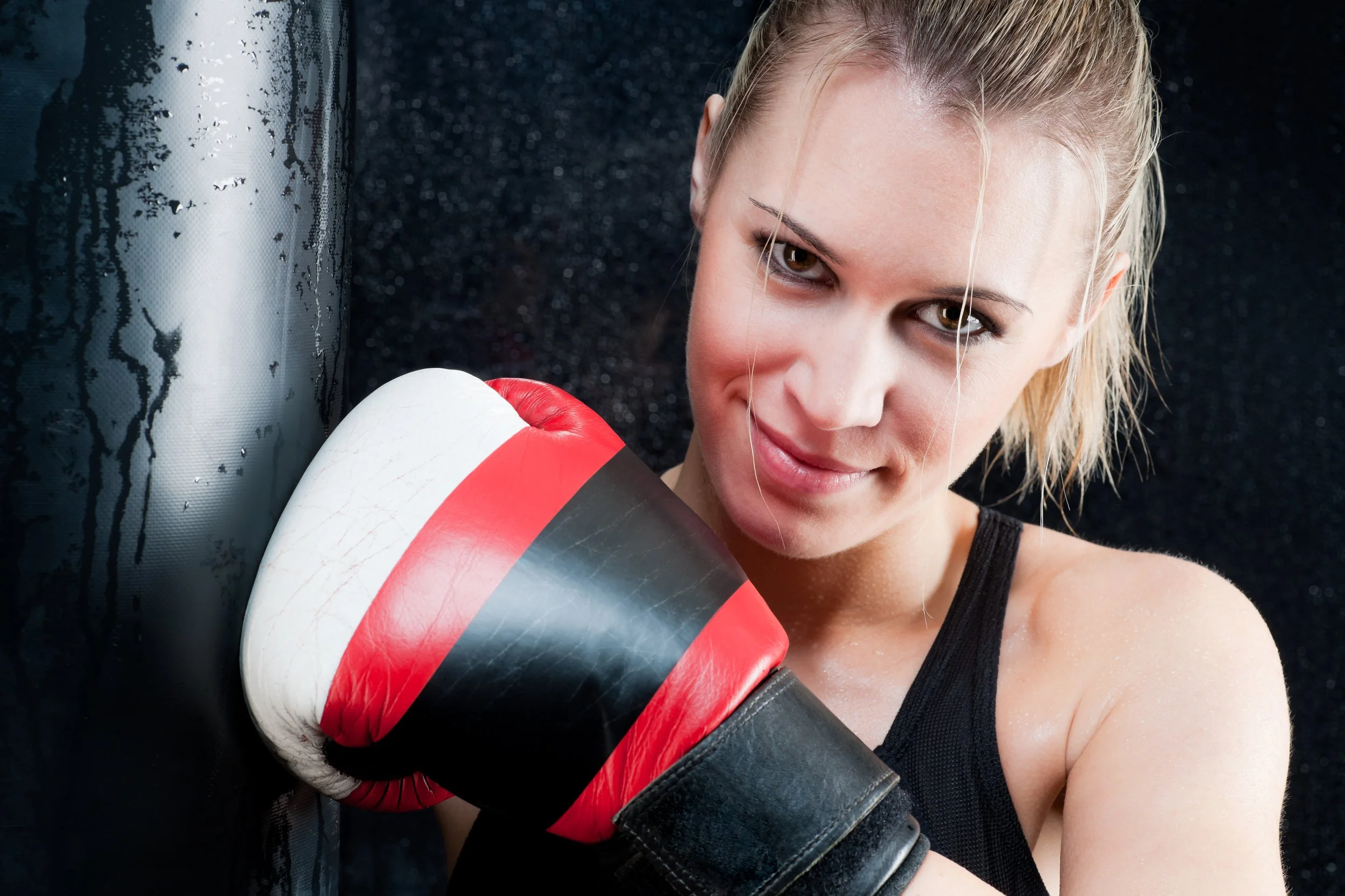 blond-boxing-training-woman-with-gloves-in-gym.JPG