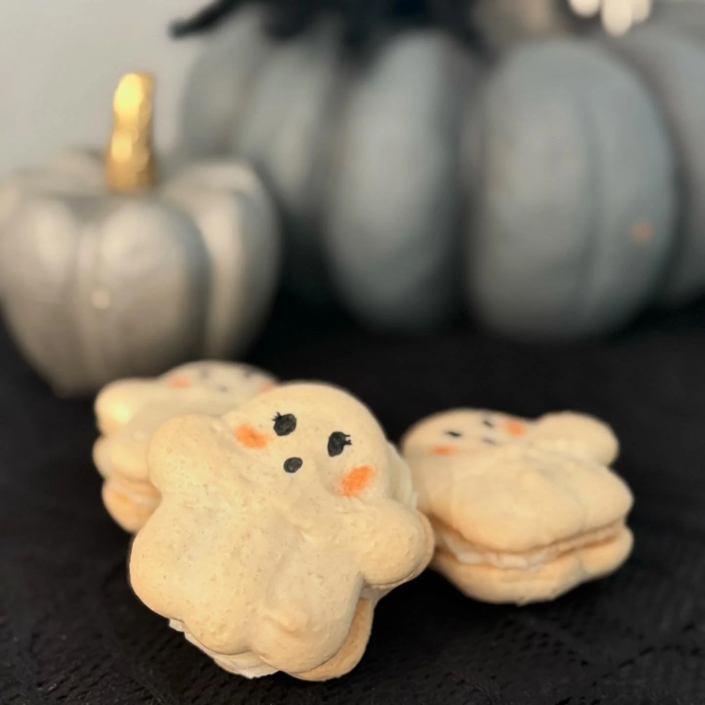 👻 Have a bootiful Monday 👻 
Only 10 more days until Halloween!
Who is ready? 

👻 order now - link in bio 👻

#deliciousnessbakery #houstonbaker #ghostmacarons #houstonbakesale #houston #halloweentreats #homebaking
