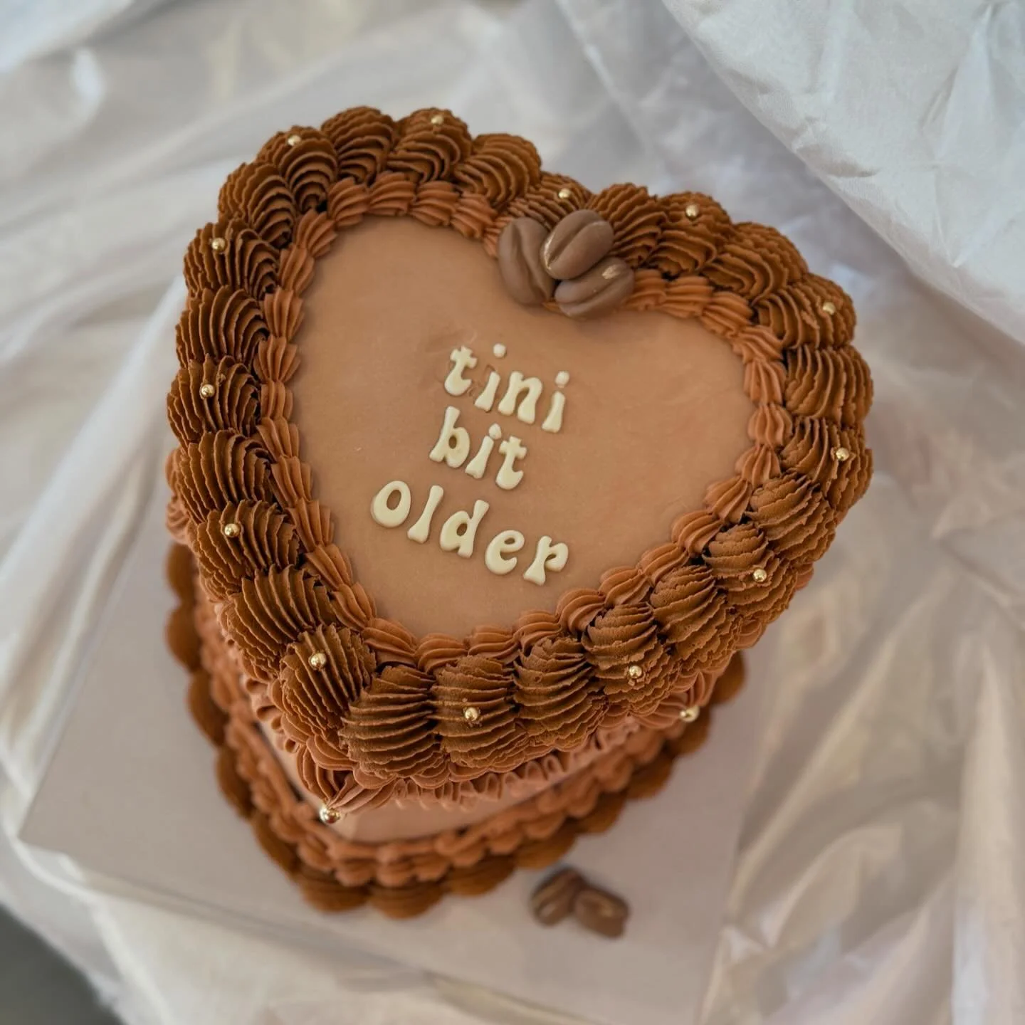 🍸 a tini but older ☕️ 

Still not over this trend. As a martini lover myself. 

☕️ ORDER NOW LIMITED SPOTS LEFT IN NOVEMBER ☕️

#deliciousnessbakery #atinibitolder #martinicake  #espressomartinicake #martinicake #houston #houstoncustomcakes #houston