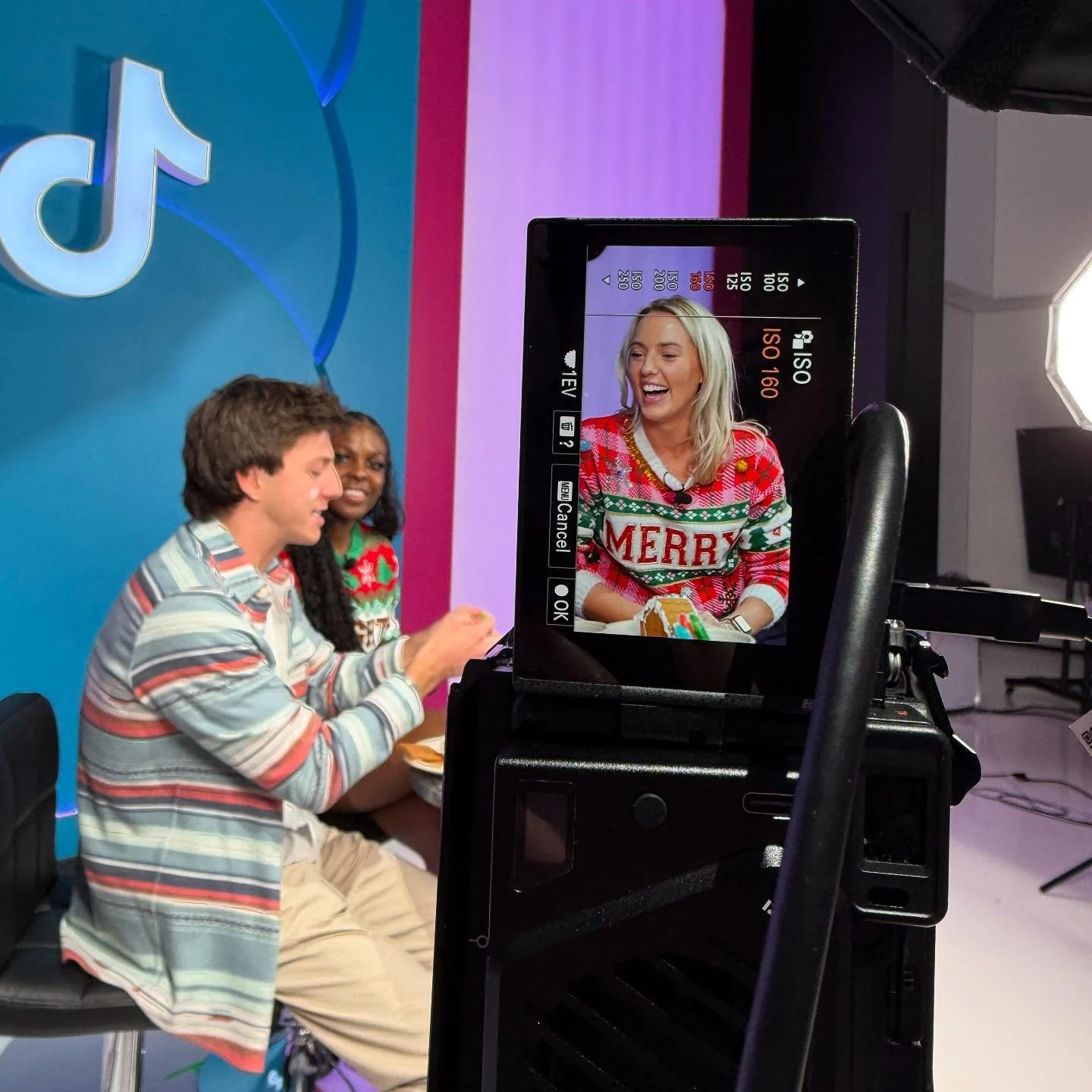 Somebody pinch me! 
It was such an honor to be invited to the season finale of @tiktok live on last night in LA.

Thank you so much for inviting me TikTik! Feeling incredibly lucky to have met  @parkerpannell and @thejordanramsy 

Thank you all so so