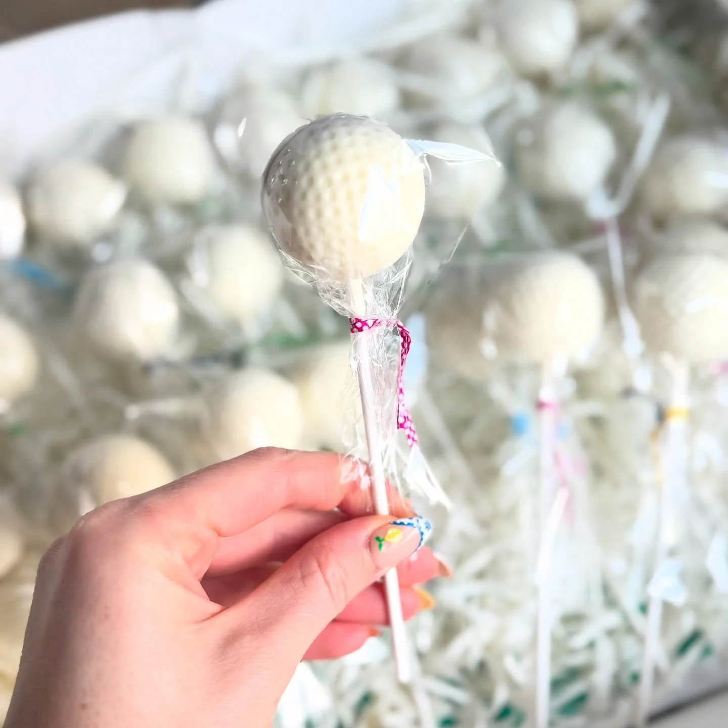 ⛳️ Custom cake pop ⛳️ 

Vanilla custom cake pops with white chocolate golf ball shell. 

Who&rsquo;s ready to par-tee!!! 

#deliciousnessbakery #houstonbakers #cakesofinsta #cakesdecoration #houstoncakes #cakelovers #customcakenearme #houstonbakery #