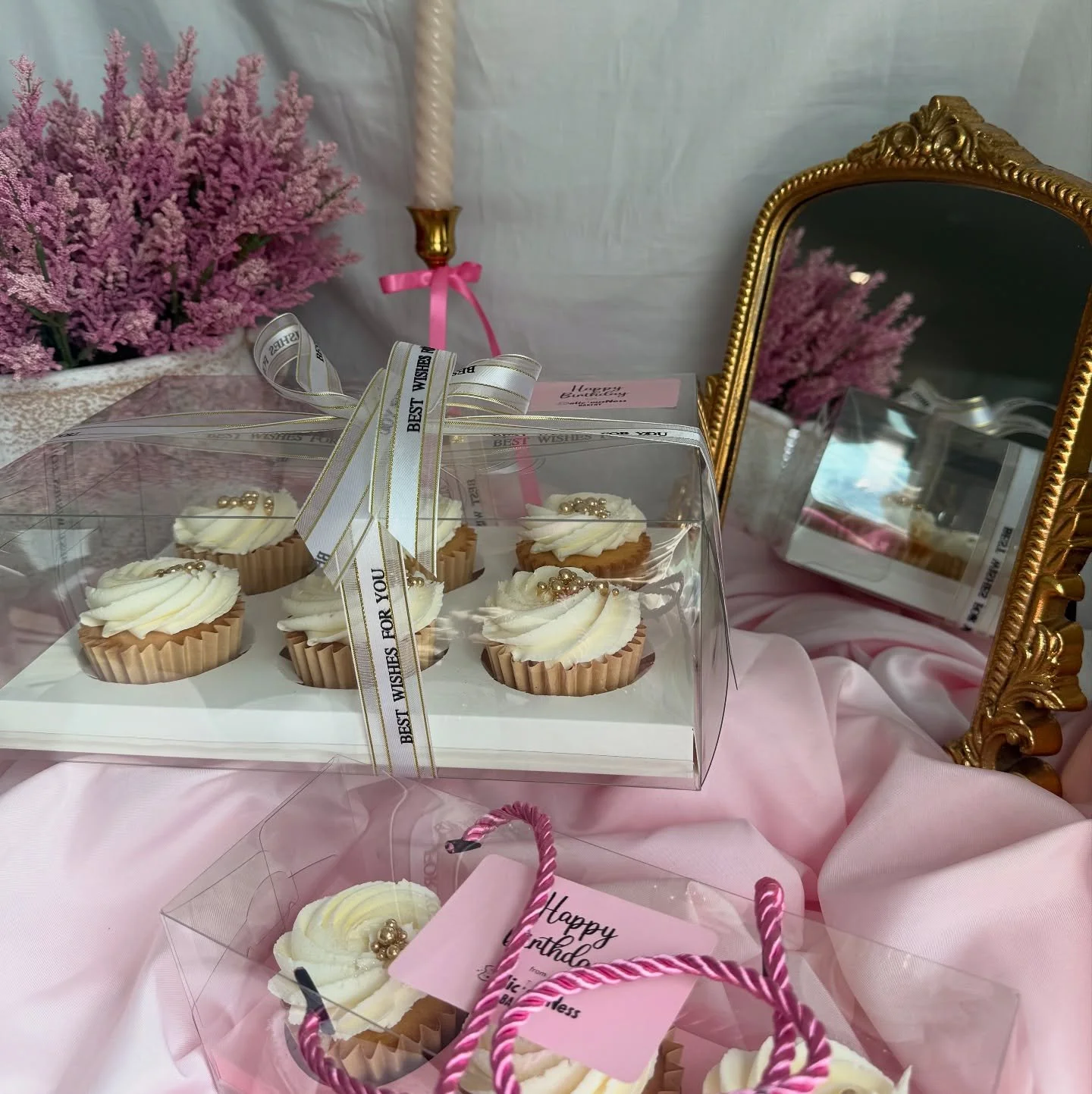 Are you a cake OR a cupcake person? 

Recently I have seen an increase in cupcake orders here. So let me know down in the comments if you are a cake or a cupcake person 😃 

#deliciousnessbakery #deliciousnessbakerycakes #houstonbaker #homebaker #cup