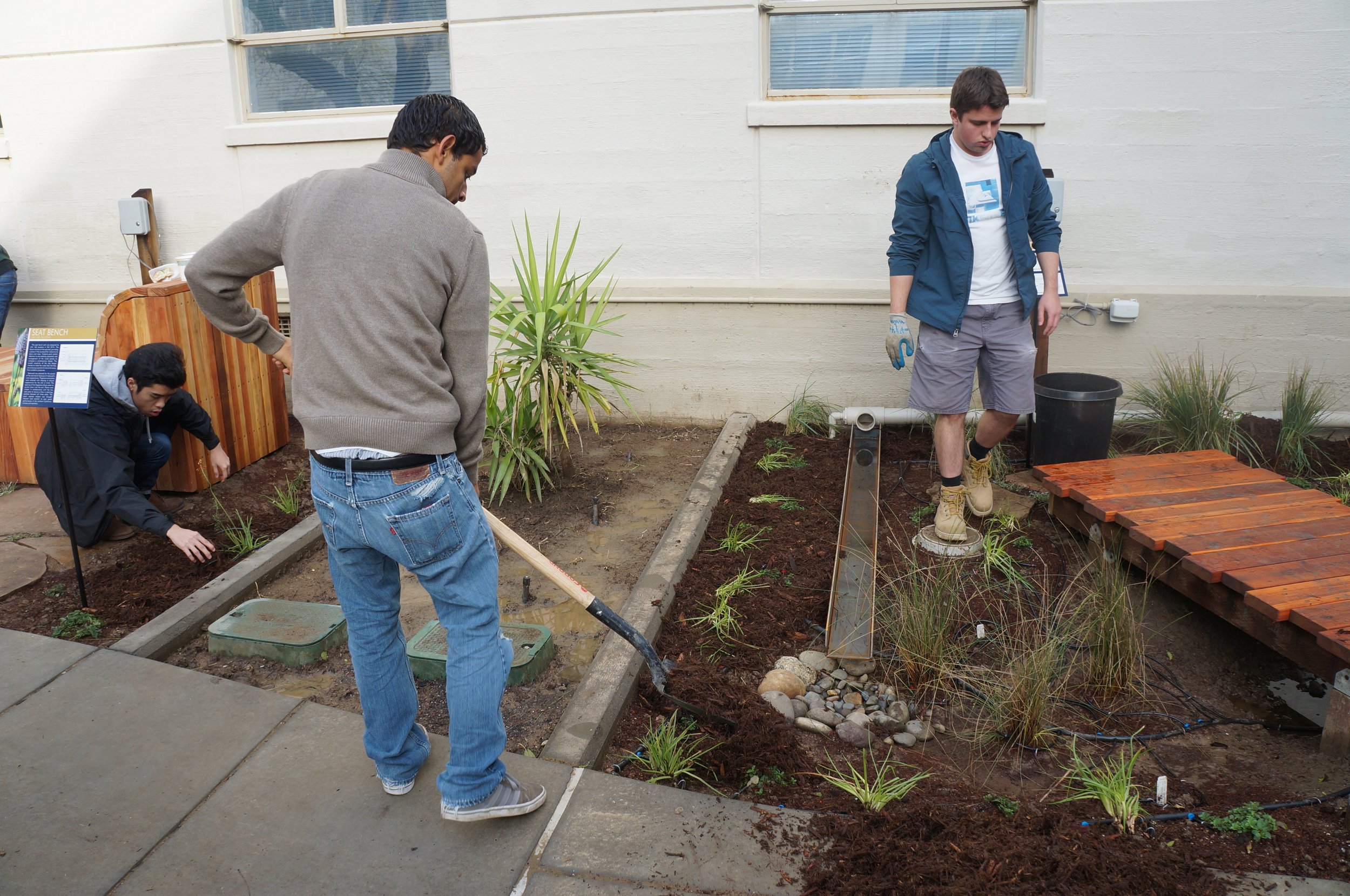 uc-davis-landscape-architecture-student-designed-projects-in-the-courtyard-of-hunt-hall-fall-2014_15863883028_o.jpg