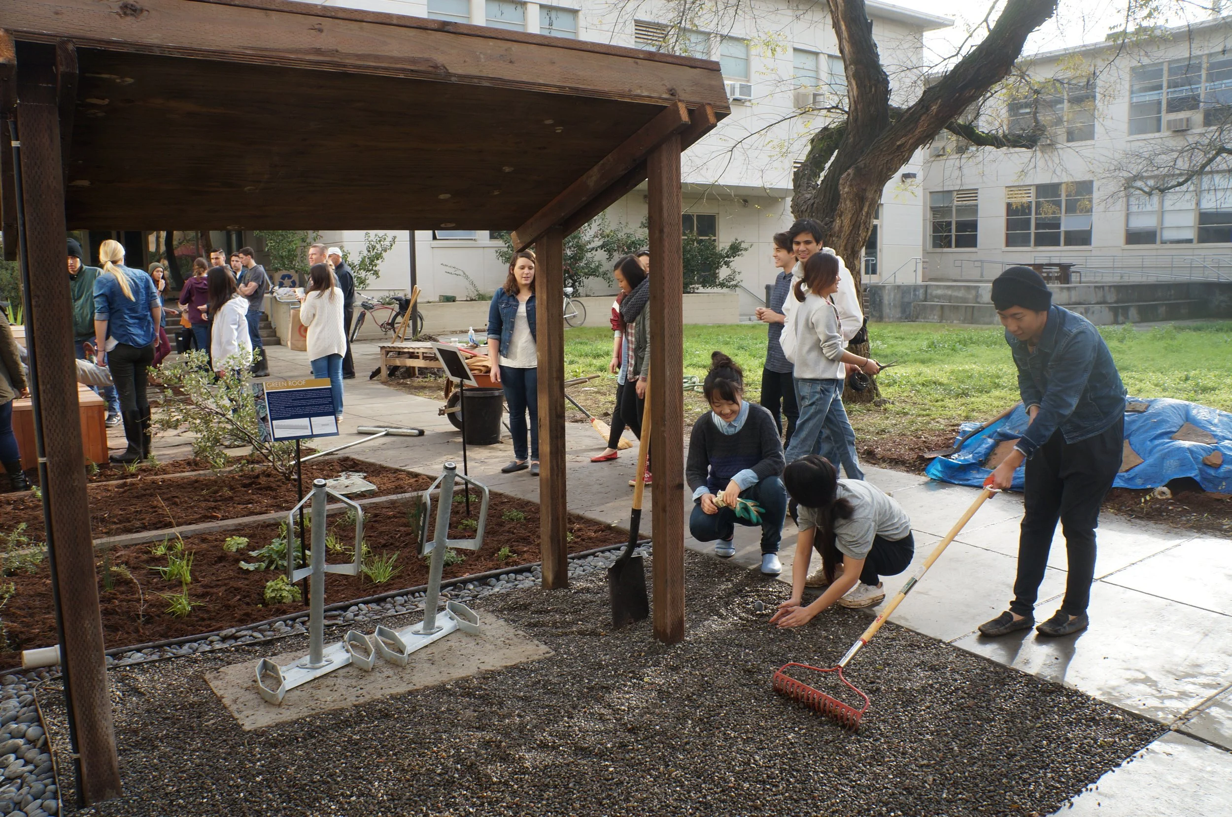 uc-davis-landscape-architecture-student-designed-projects-in-the-courtyard-of-hunt-hall-fall-2014_15865577607_o.jpg