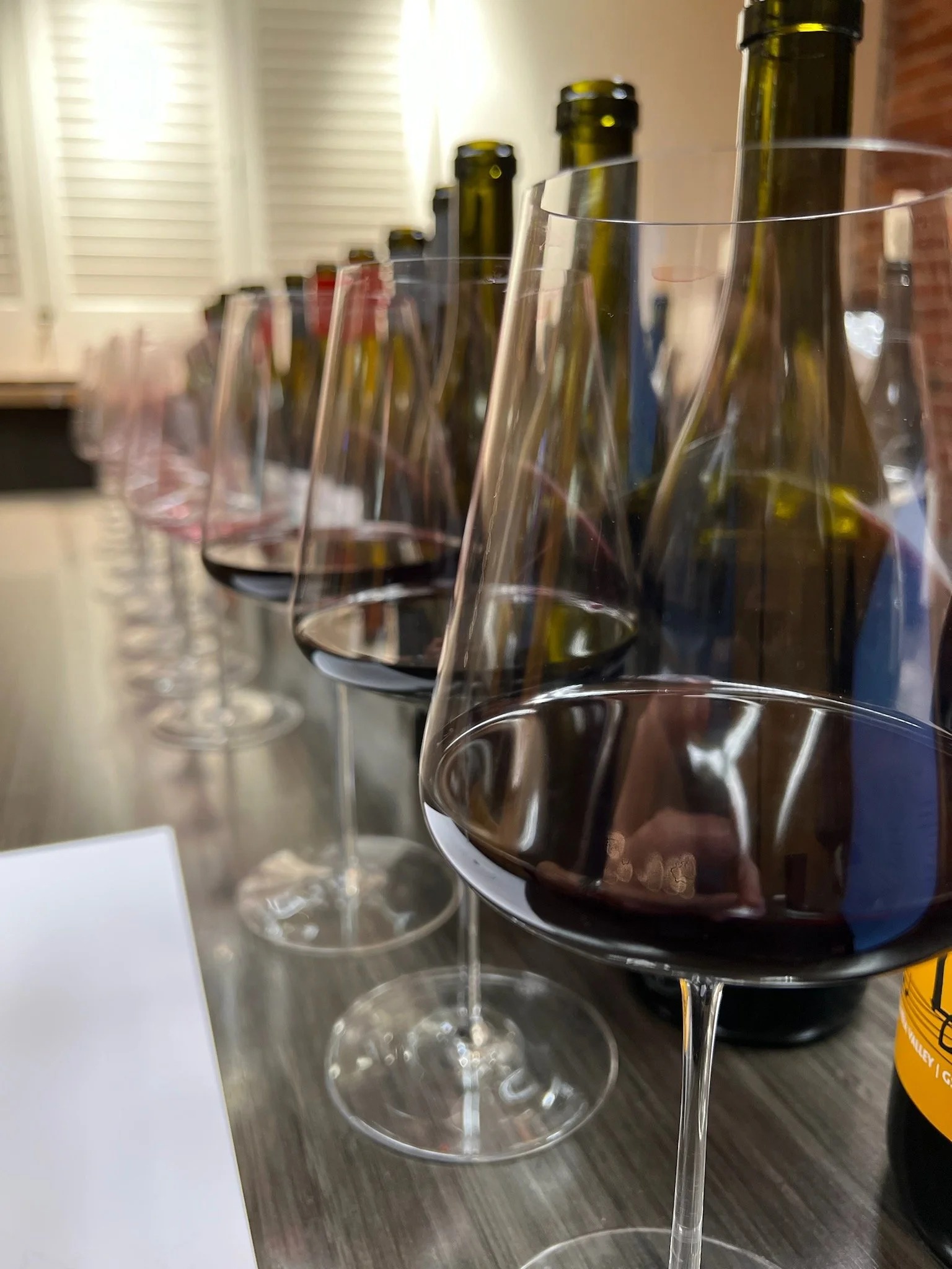 Oranssi carpenter using bench saw