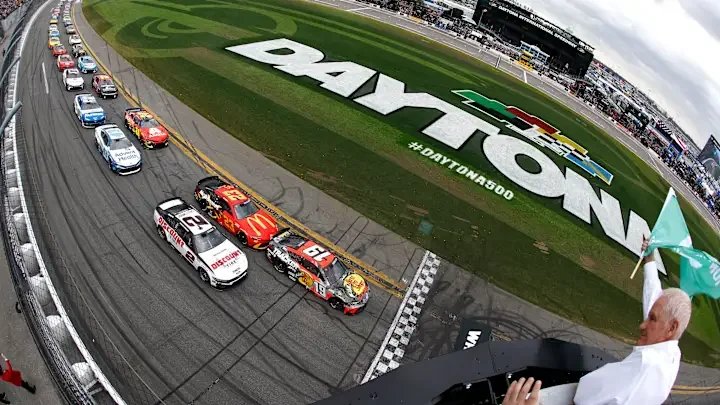 Daytona 500 Throw Down!