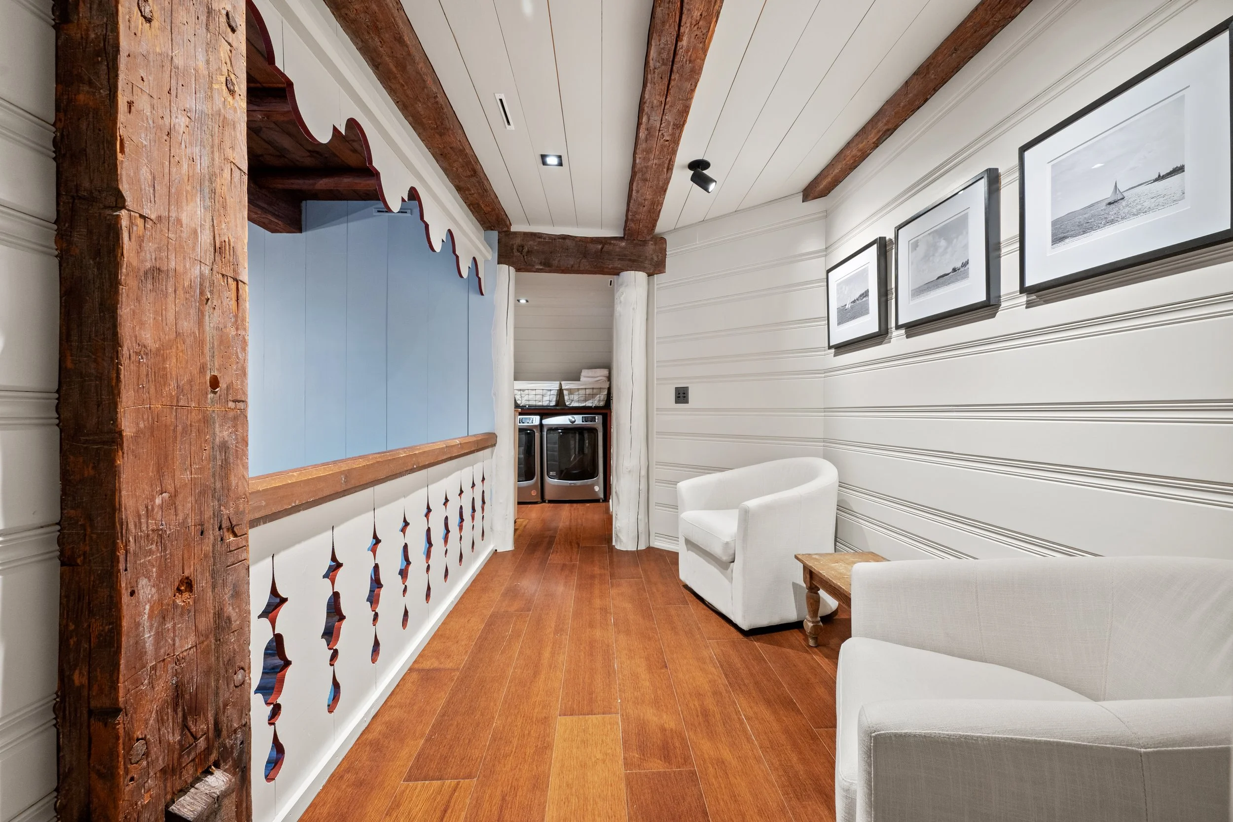 High Head - art wall balcony