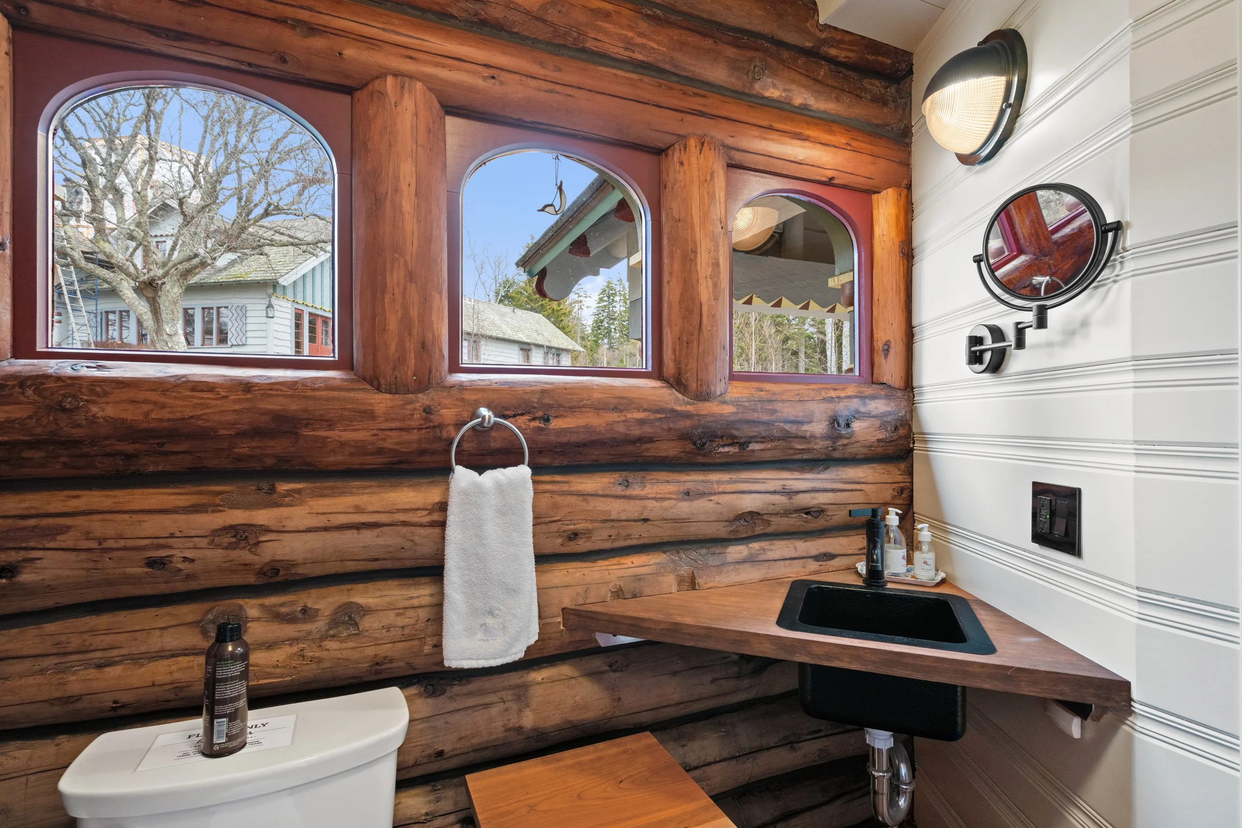 High Head - powder room