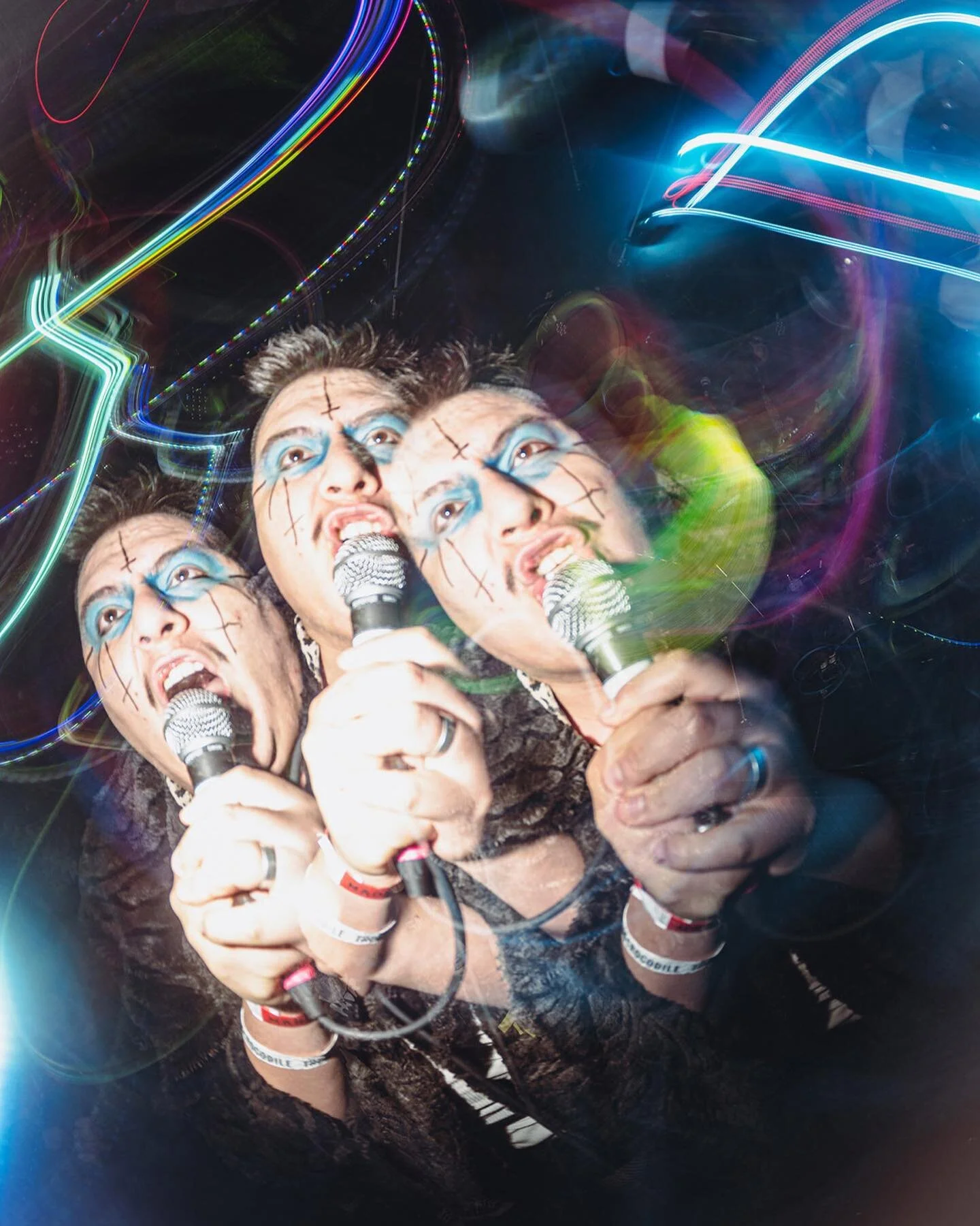 The second best way to experience a @carrionkids set is through the lens of @chicledeuva_, the wildest photographer we know. Peep the recap from Freakout Weekender.