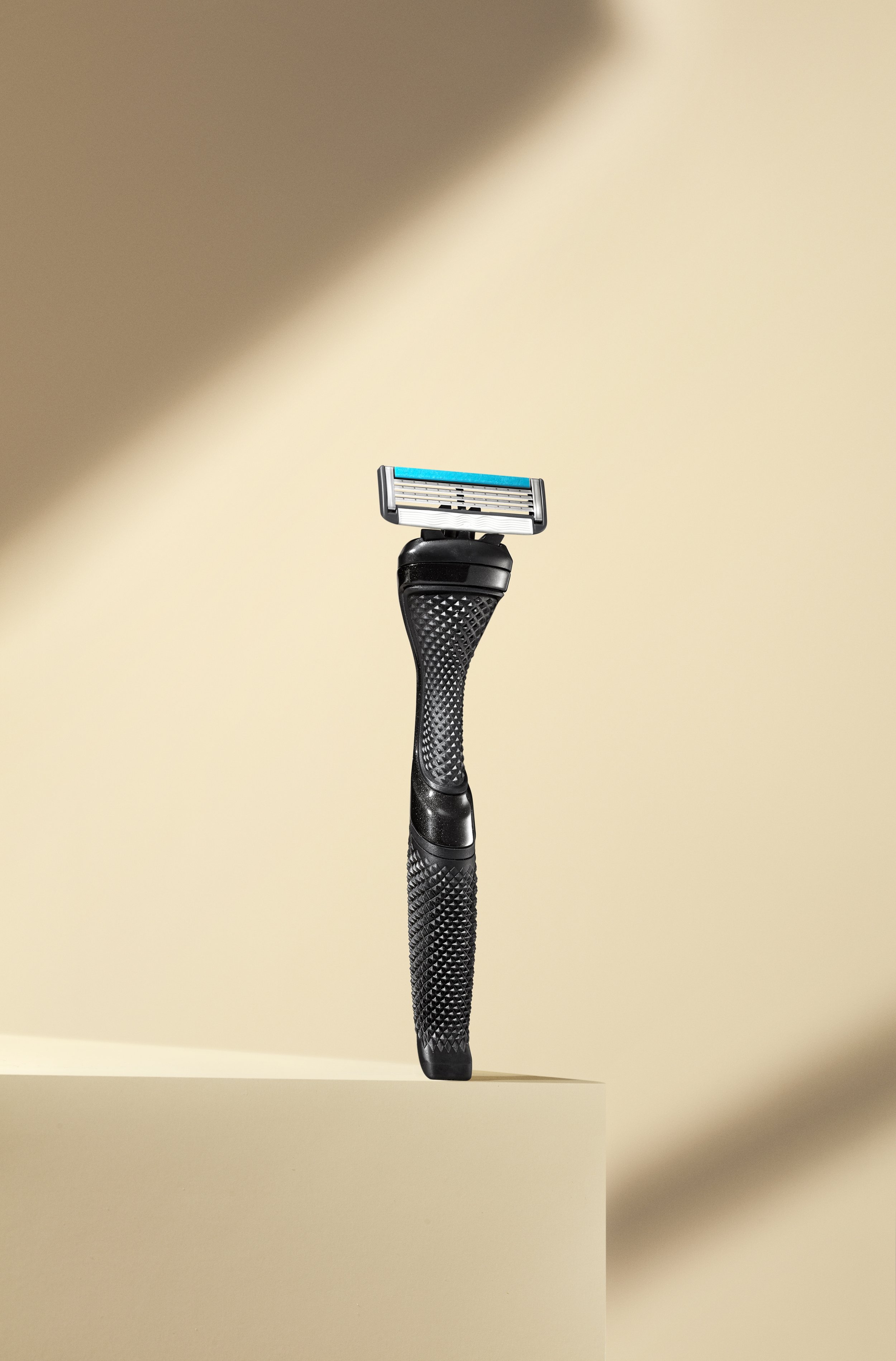 Hero_BlackHandle_ThickerDiamondKnurlingBase_4XLightTeal_0170_v3.jpeg