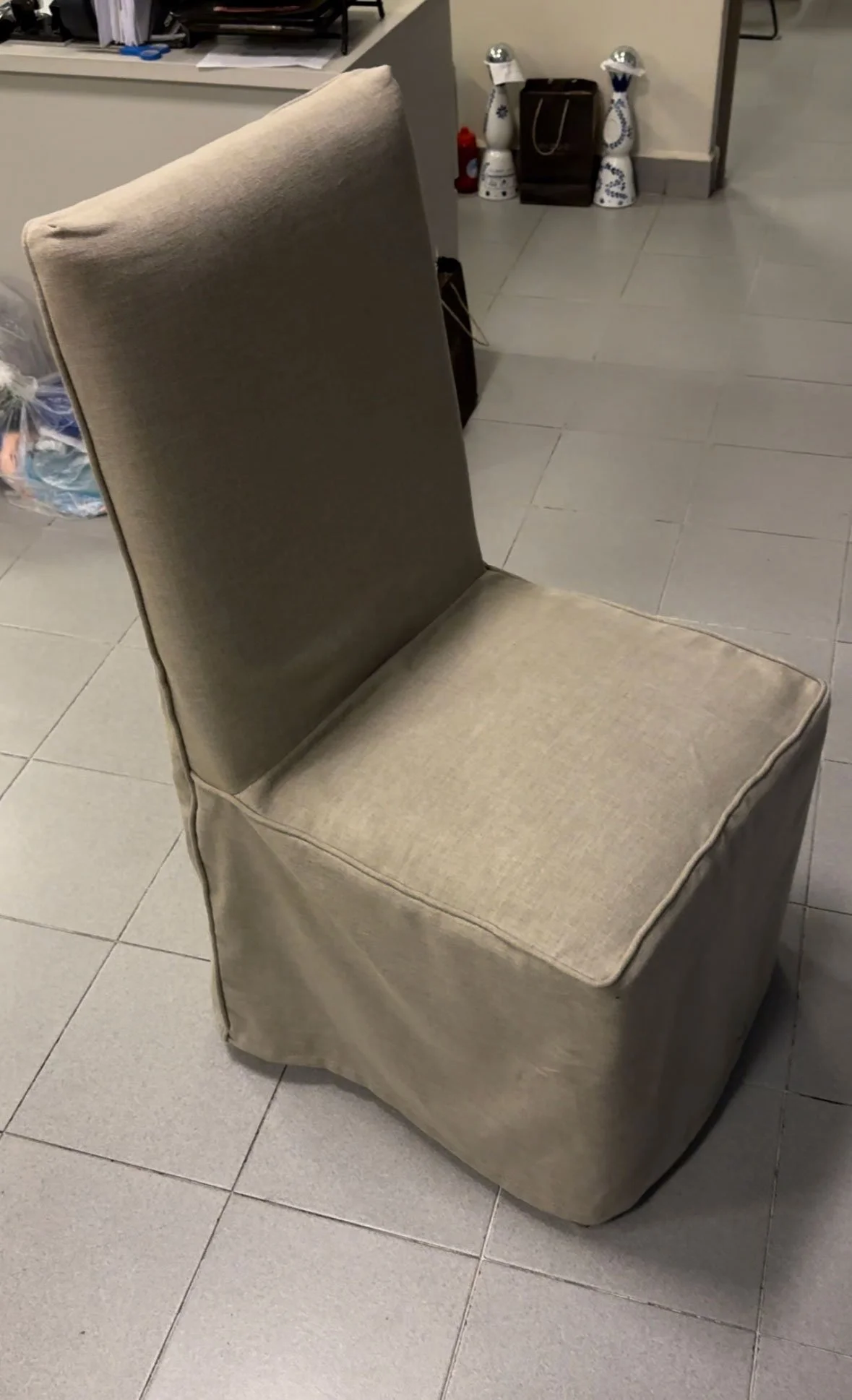 Fabricación de fundas para las sillas del restaurante Ramona del Hotel Nizuc Resort & Spa