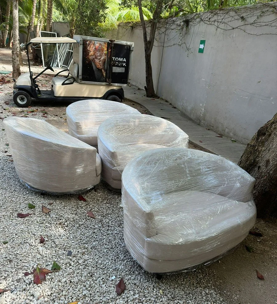 Tapicería de sofás para habitaciones del Hotel Dorado Seaside Suites