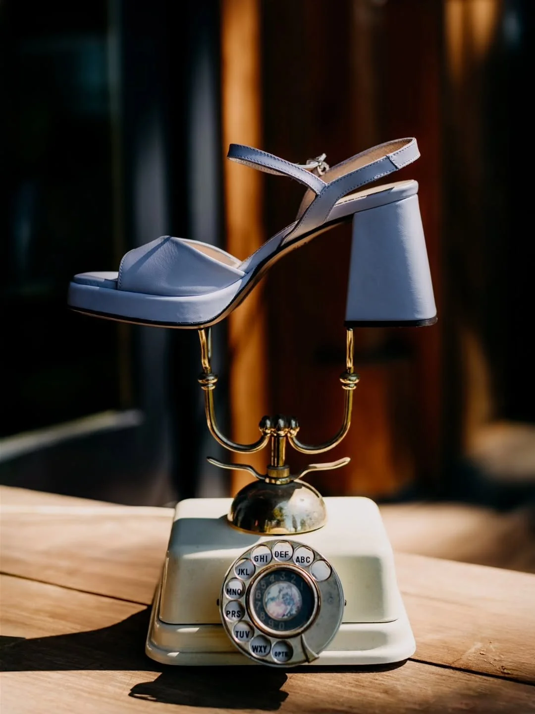 Ring ring hello sorry I can't come to the phone right now, I'm editing ☎️

-- 
#sunshinecoastweddingphotographer #gibsonsbc #weddingdetails #weddingshoes #creativeweddingphotography #bcweddingphotographer
