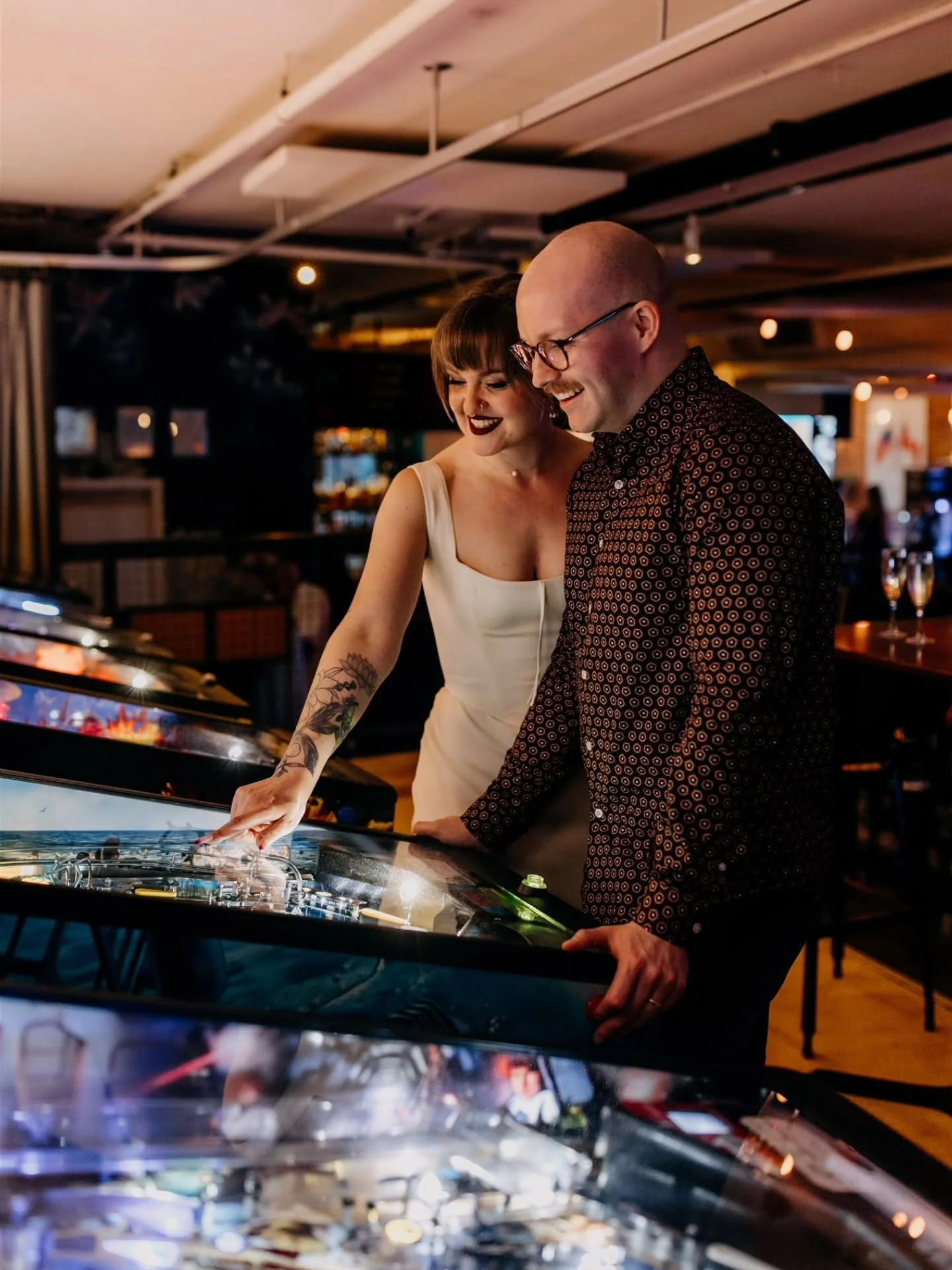 An absolute dream of a date night session with Erika + Stephen! An evening at the arcade, taking the SkyTrain to wander around downtown...what more do you need? 🥹 Really loving the unique ideas couples have these days for engagement sessions, keep '