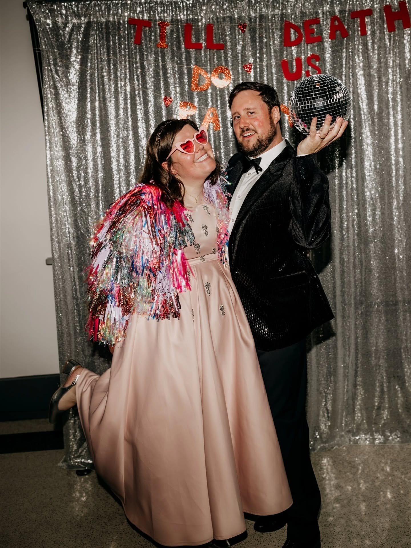 Amy + Thomas really embodied doing things their way on their wedding day(s) 👏 Really loving multi-day celebrations lately because why should it only be one day?

They had an intimate city hall ceremony on Friday, followed by private vows and a cozy 