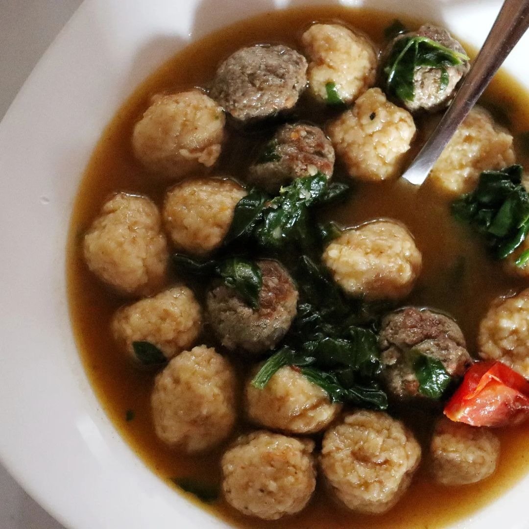 Meatballs and Bulgur Balls with Spinach