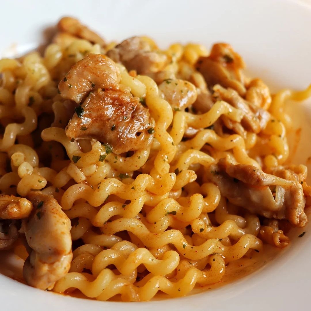 Chicken Drumsticks with Fusilli Lunghi Bucati