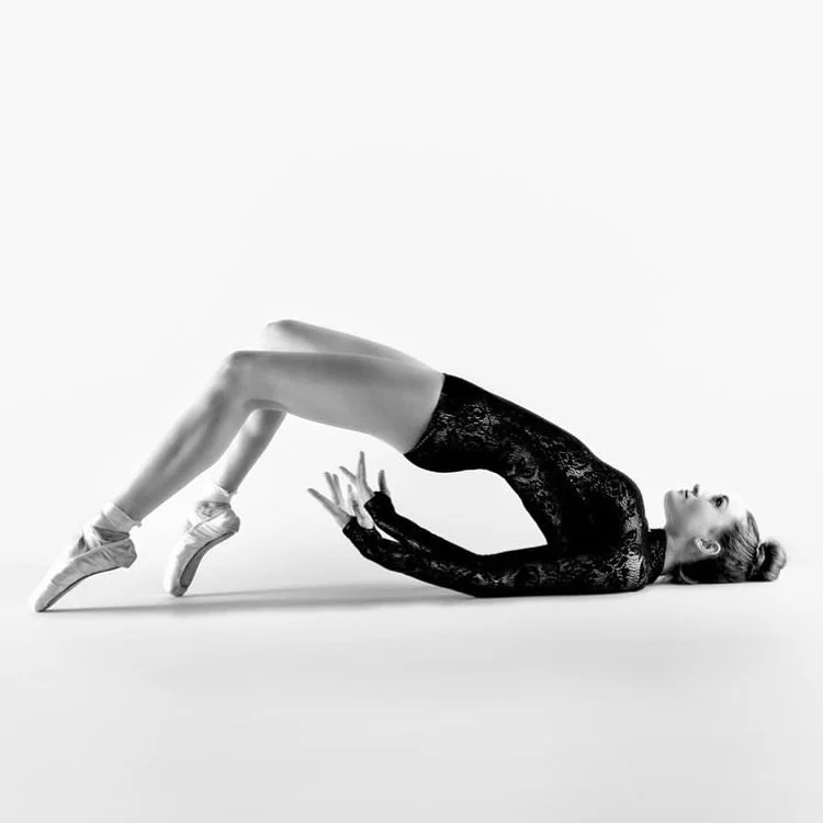 Meet the Foundations 2025-2026 team 🖤

@julia_kerth startete ihre Tanzkarriere im Alter von 4 Jahren mit Ballett, Modern &amp; Jazz Dance sowie Contemporary. In all diesen Disziplinen erk&auml;mpfte sie bei den Meisterschaften &ouml;sterreich- und e