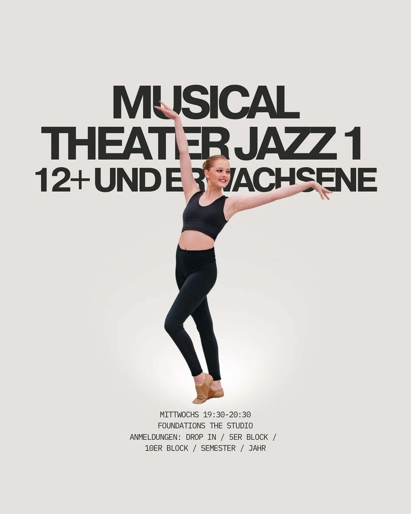 ✨Musical Theater Jazz 1 (12+ und Erwachsene) 🎭

Tauche ein in die Welt von Broadway und West End! In diesem Kurs lernst du die Grundlagen des Jazz Dance mit dem typischen Theater-Flair: klare Linien, pr&auml;zise Technik, starke B&uuml;hnenpr&auml;s