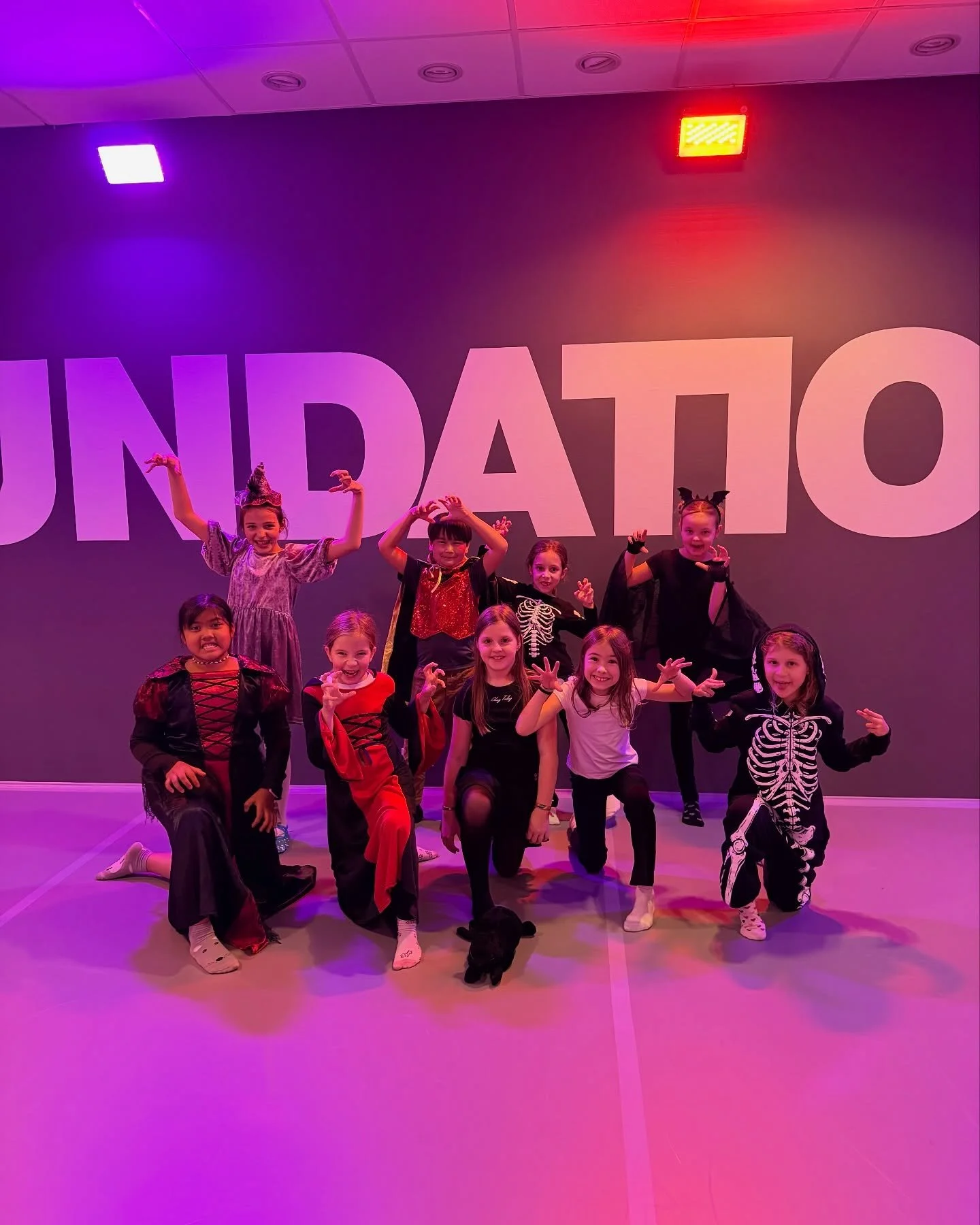 Happy Halloween 🎃👻 von unseren Kids und Minis

Am Montag startet der Unterricht wieder! Sch&ouml;ne Feiertage und bis n&auml;chste Woche ✨